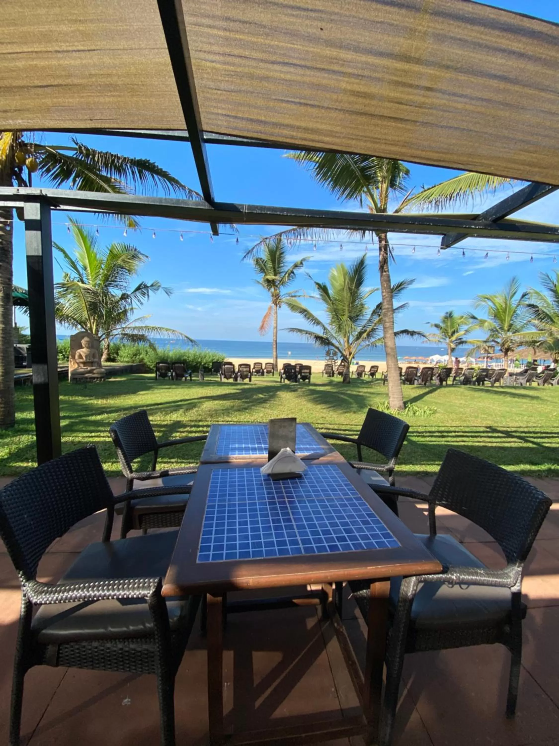 Restaurant/places to eat in Chalston Beach Resort