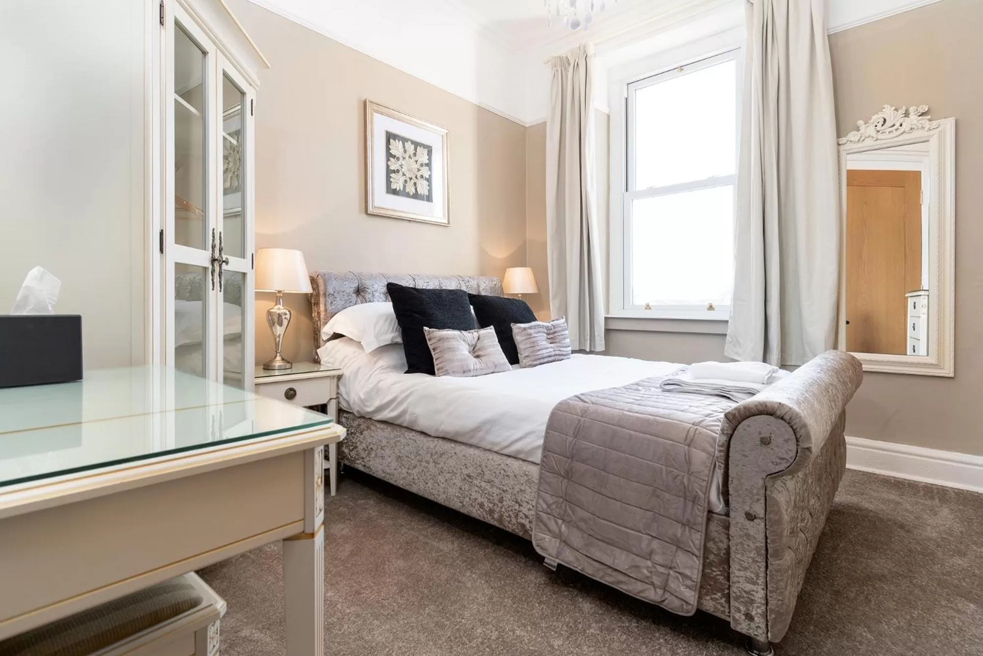 Bed in Lansdowne House with Private Car Park