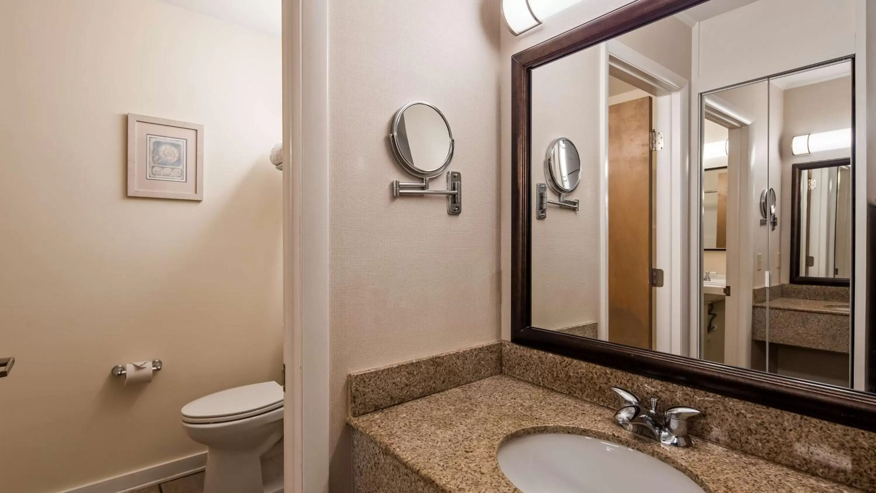 Bathroom in Best Western Chincoteague Island