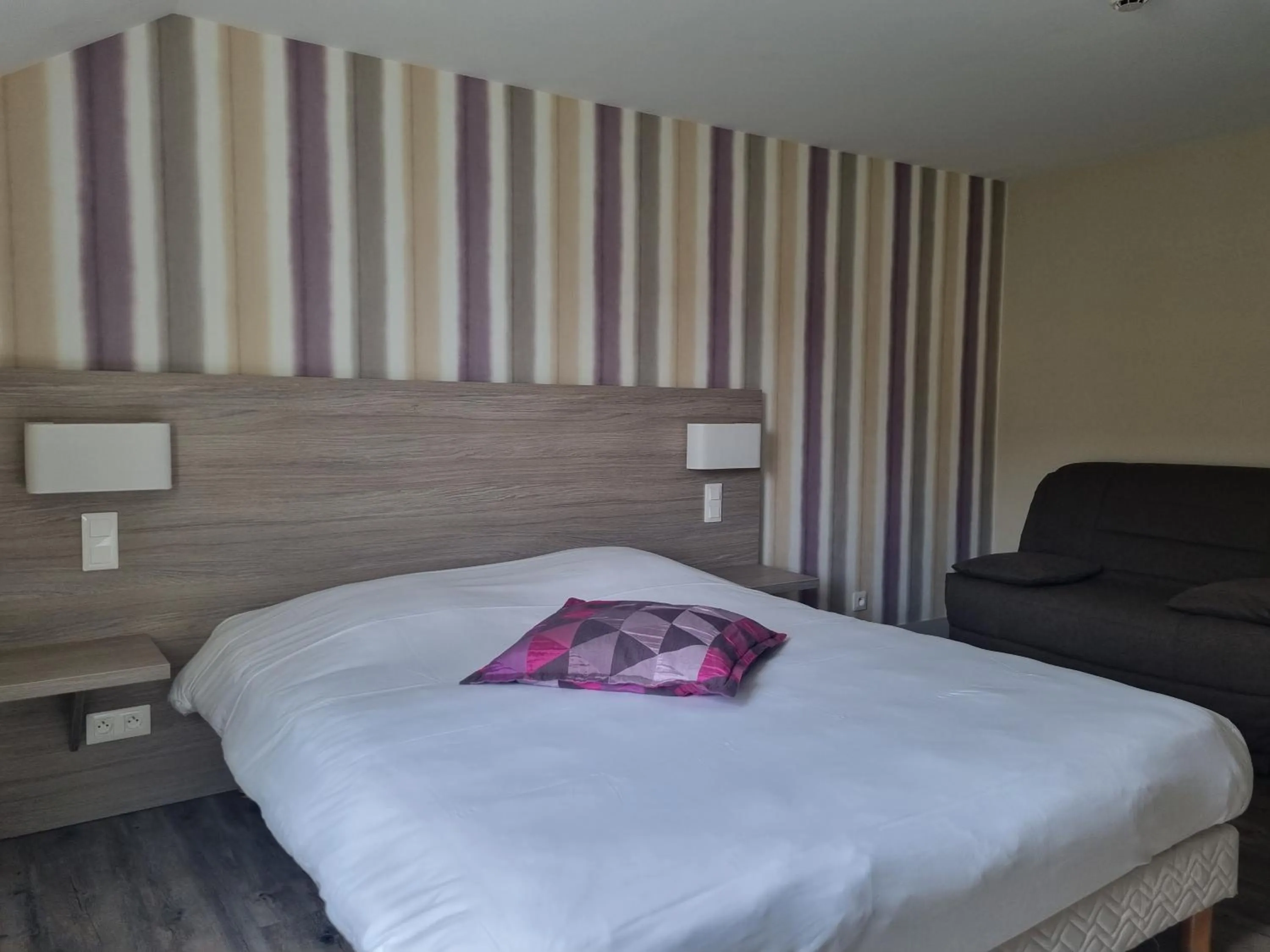 Bedroom, Bed in Hôtel Vauban