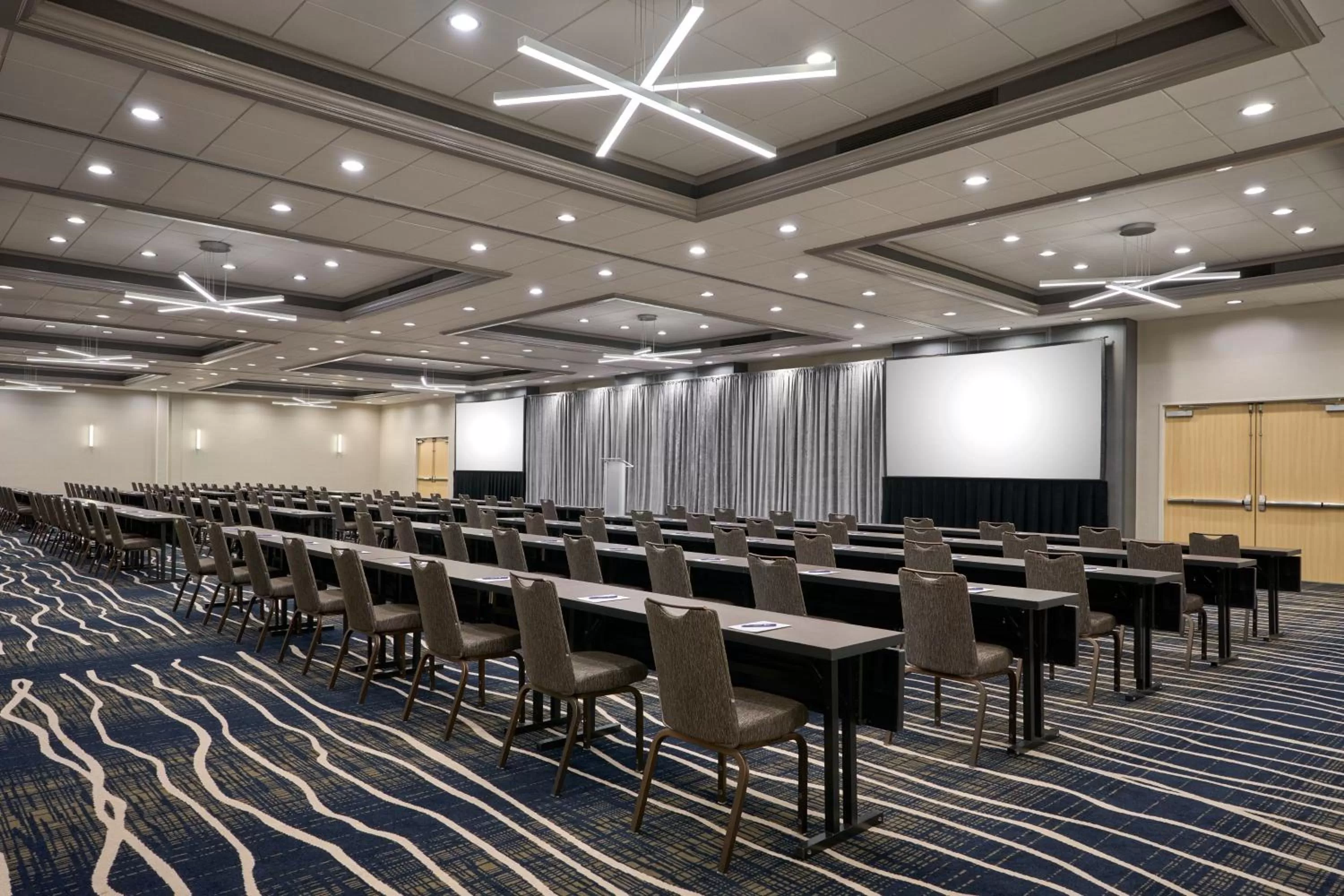 Meeting/conference room in Delta Hotels by Marriott Minneapolis Northeast