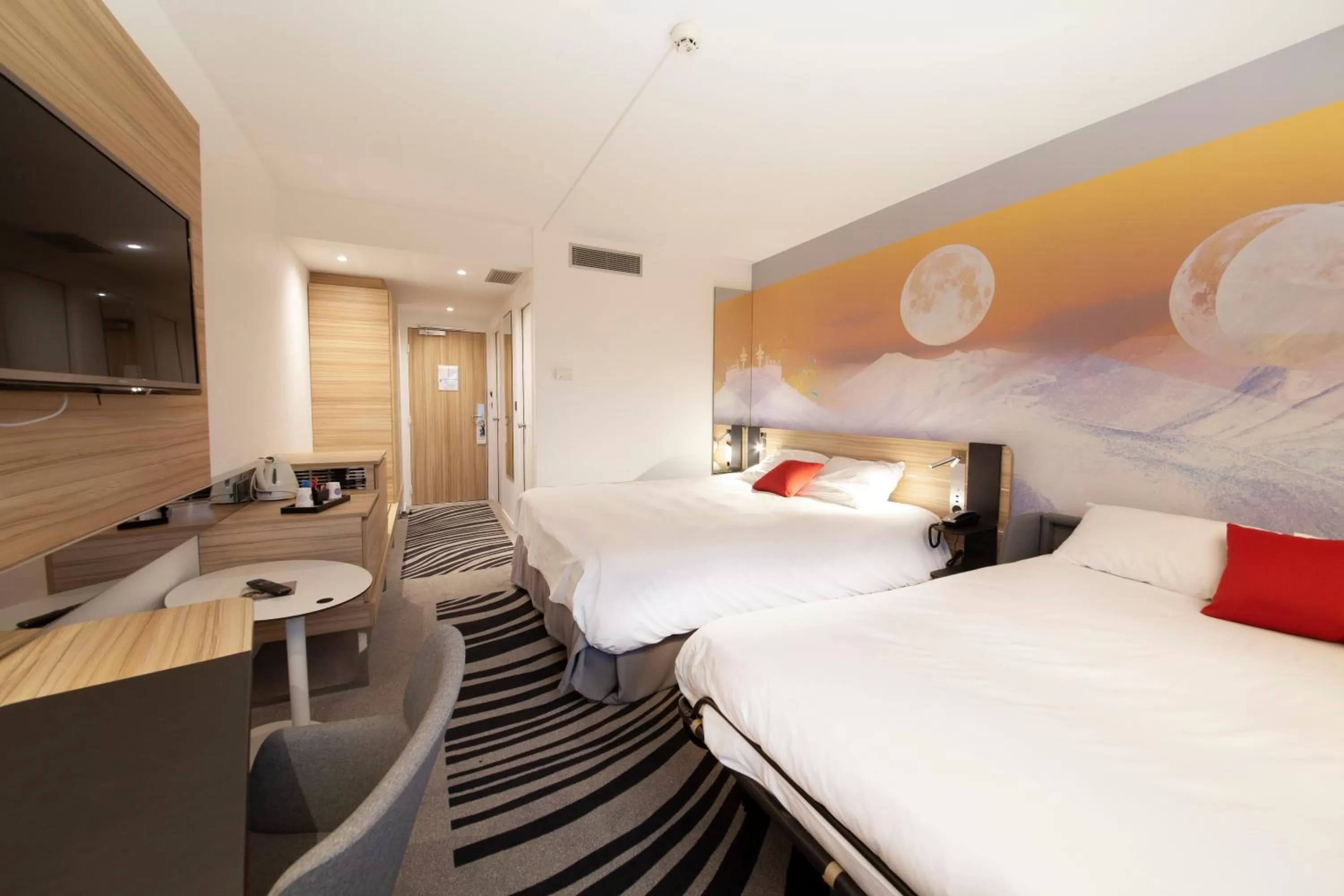 Photo of the whole room, Bed in Novotel Clermont-Ferrand