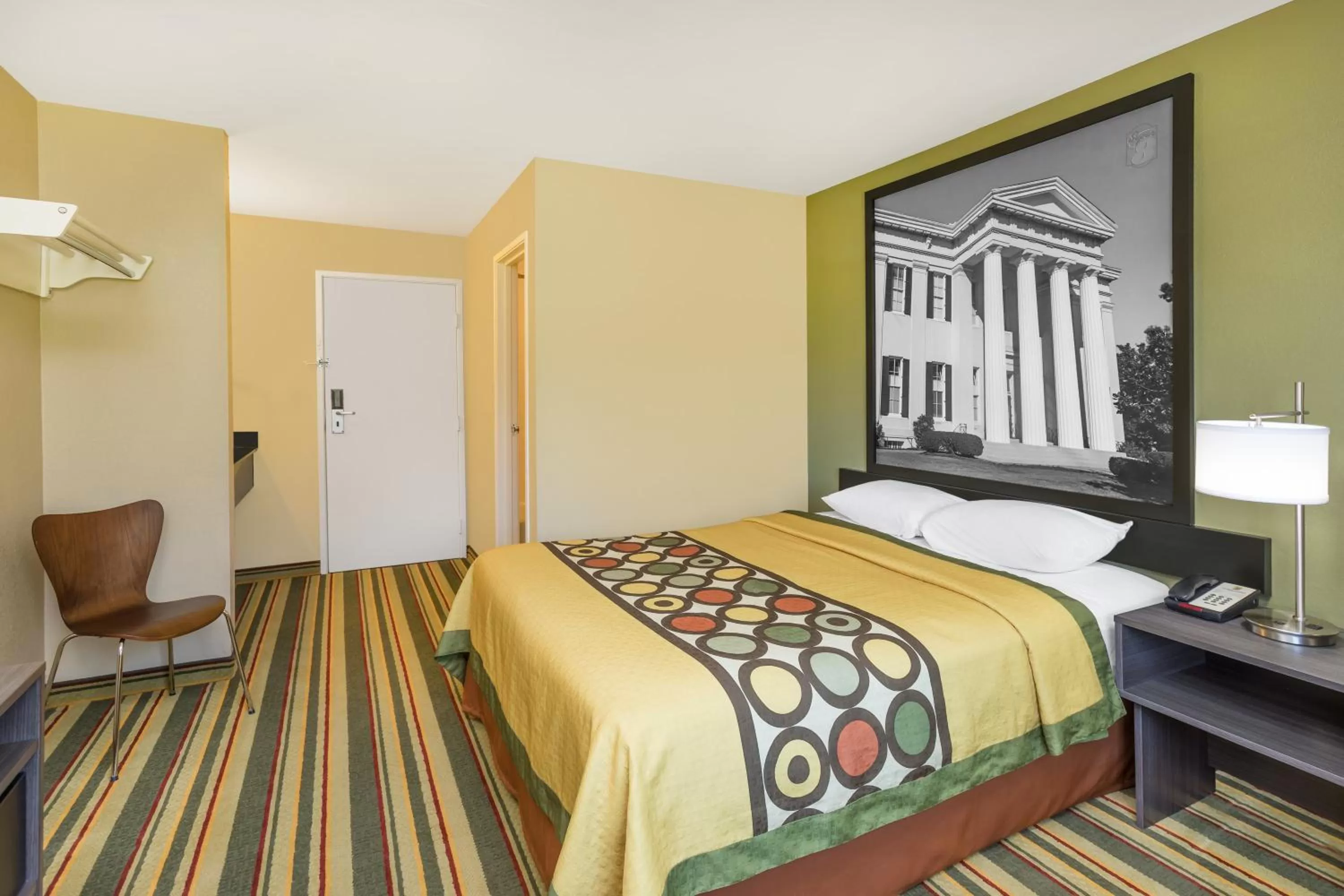 Bedroom, Bed in Super 8 by Wyndham Vicksburg