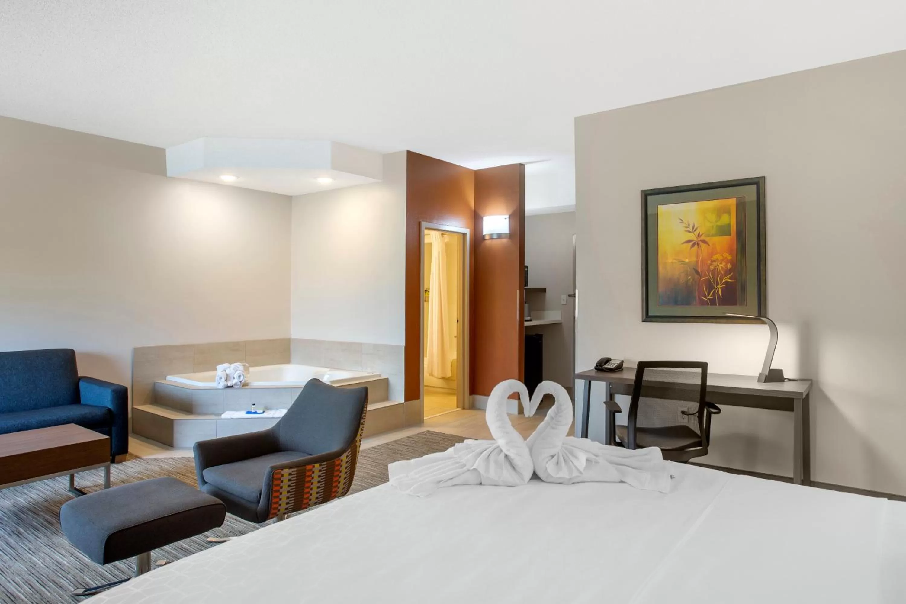 King Suite with Spa Bath in Holiday Inn Express Branson- Green Mountain Drive, an IHG Hotel