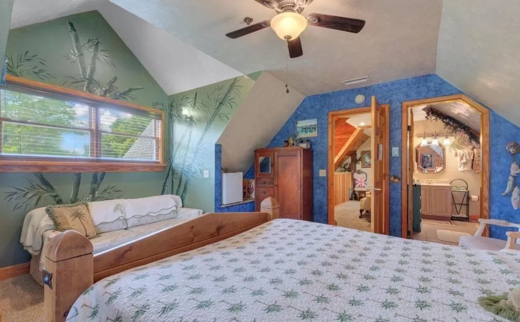 Bed in Cabin On The Lake