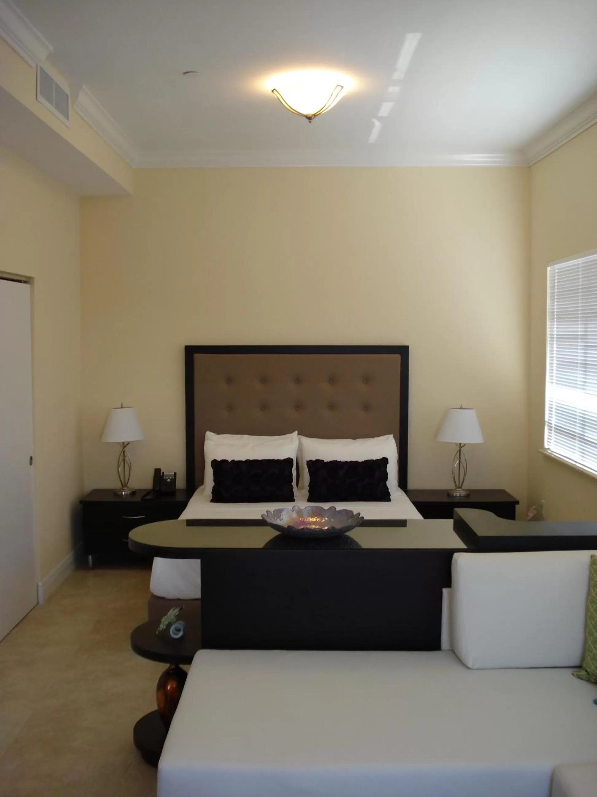 Bed in Westover Arms Hotel