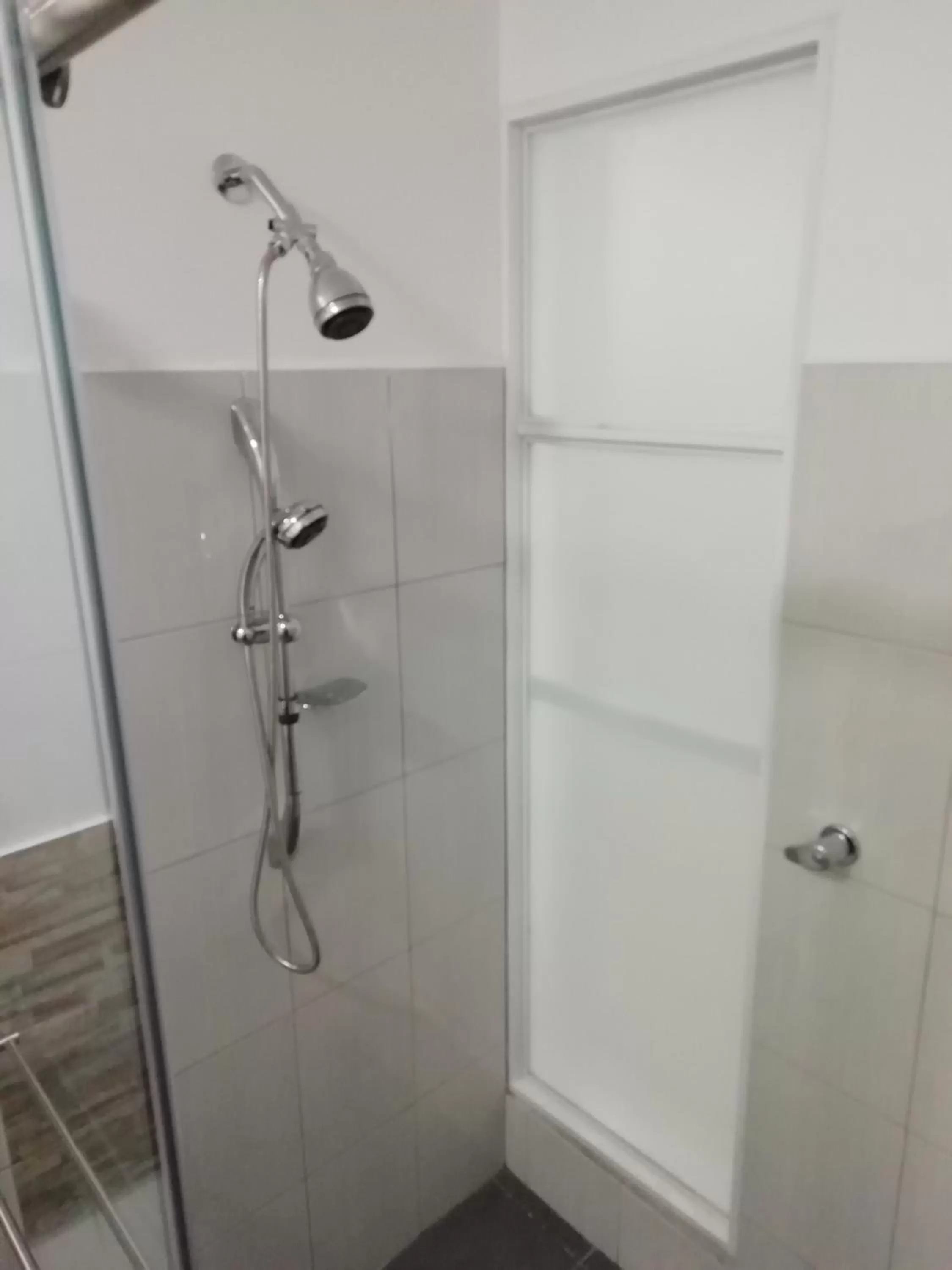 Shower in Hotel Anzea