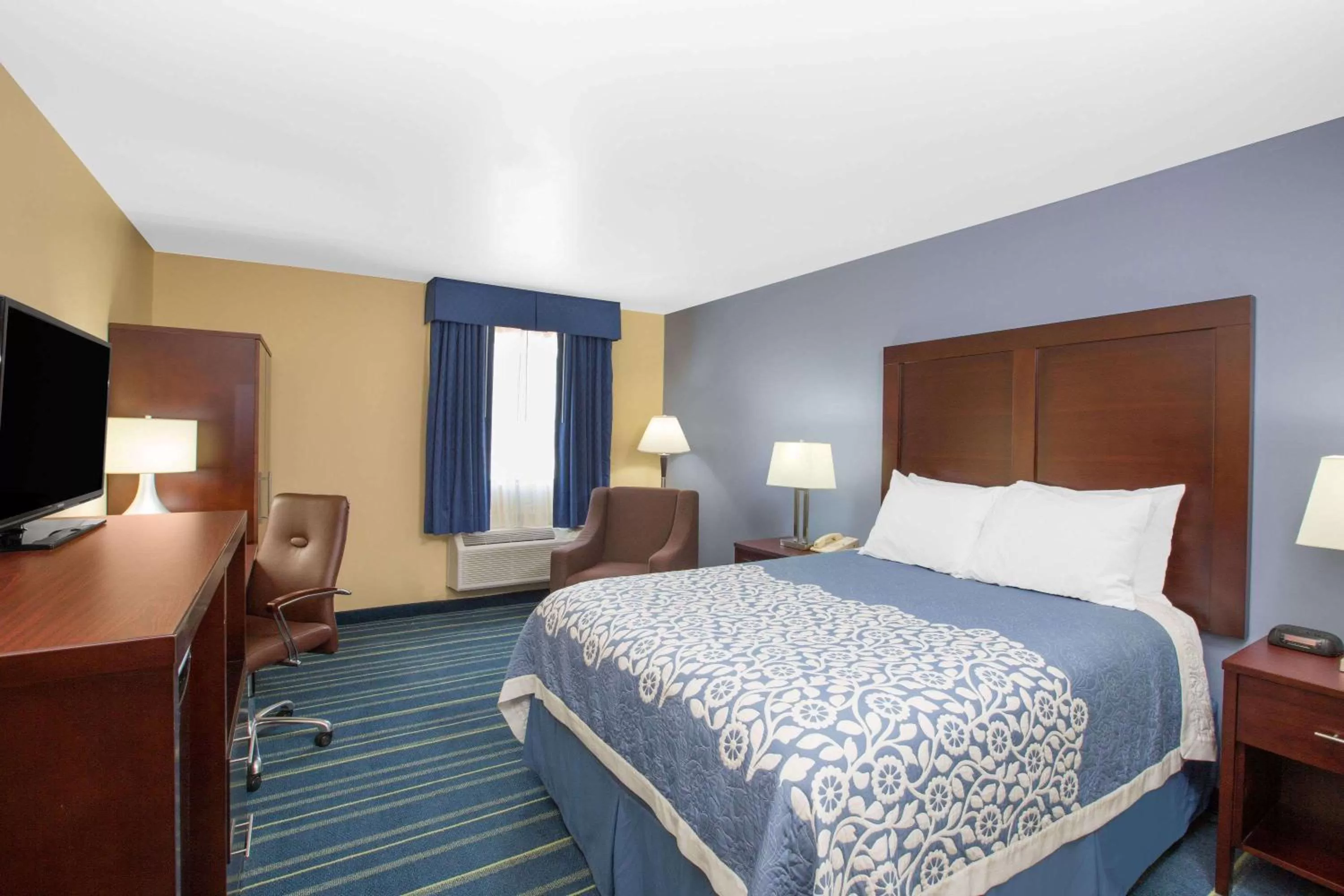 Photo of the whole room, Bed in Days Inn by Wyndham Grand Island