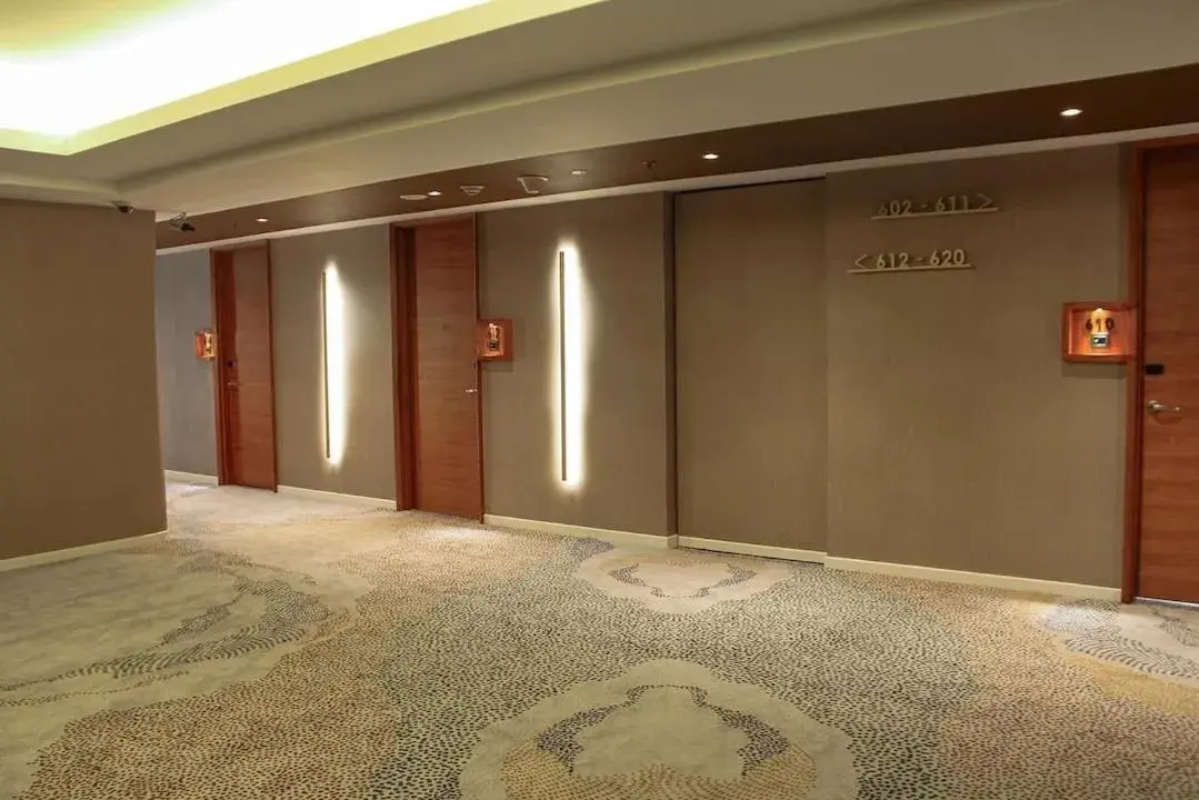 Grand Deluxe Double Room in Js Luwansa Hotel & Convention Center Grand Deluxe Double Room in Js Luwansa Hotel & Convention Center