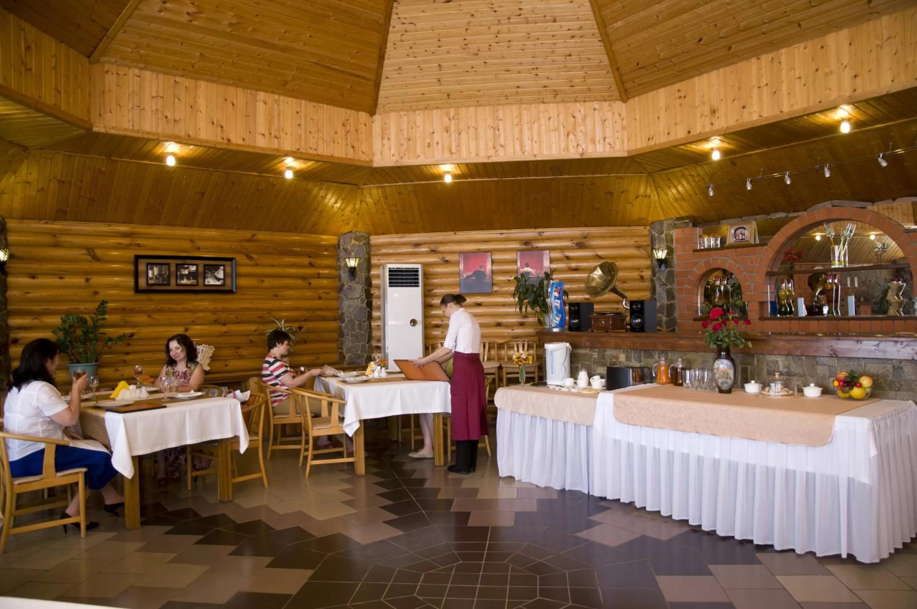 Restaurant/places to eat in Rahat Hotel