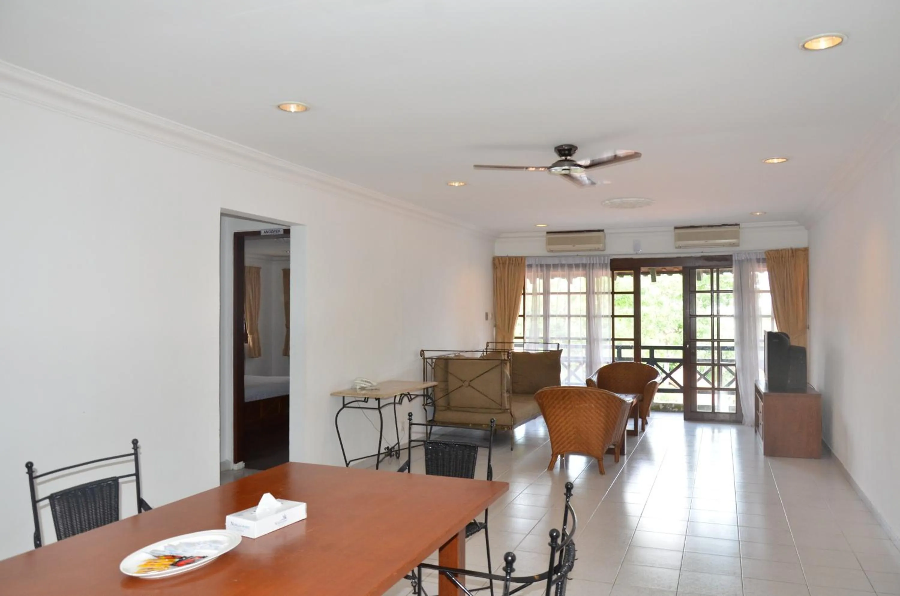 Photo of the whole room in Nongsa Point Marina