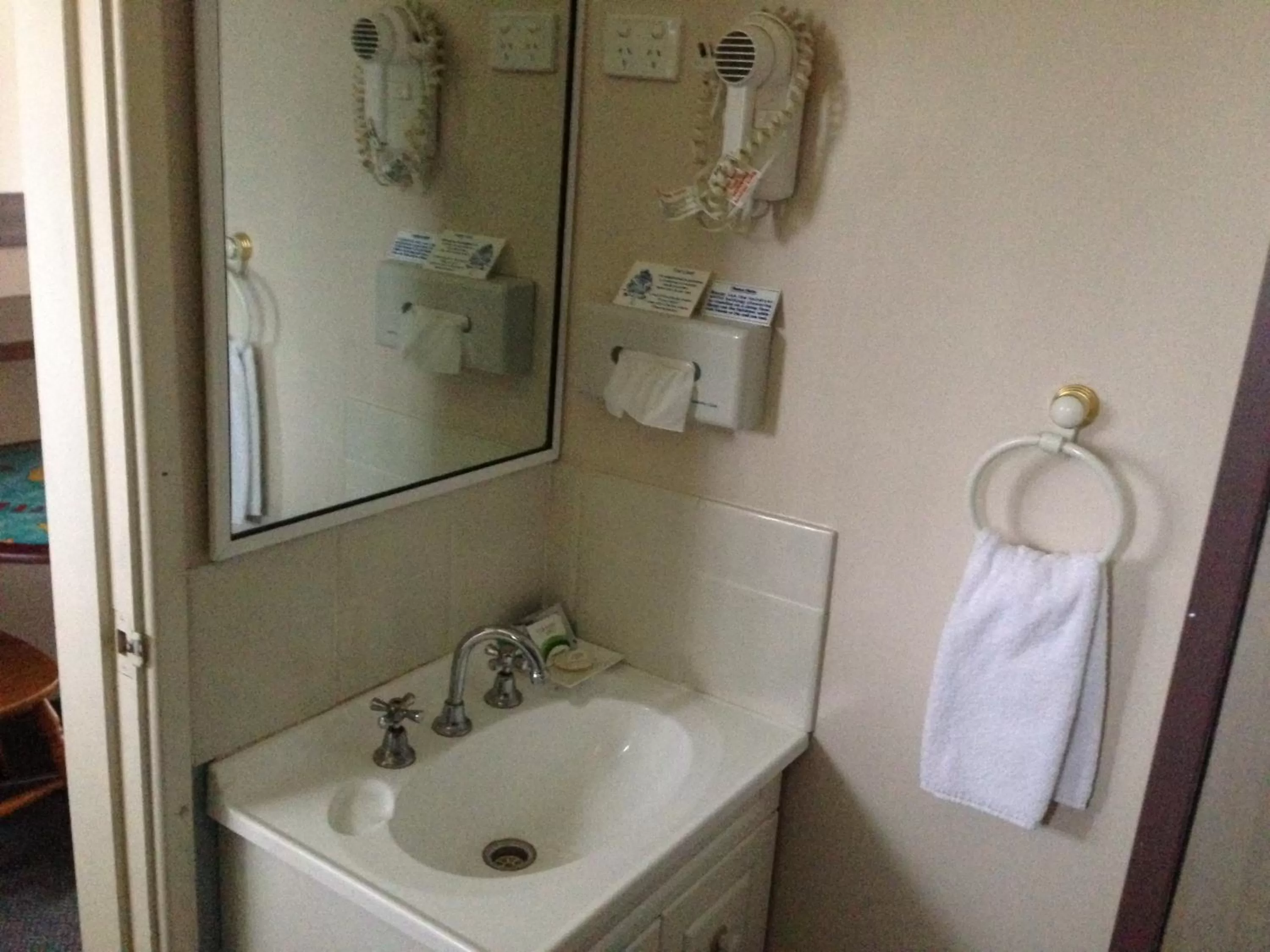 Bathroom in Taree Country Motel