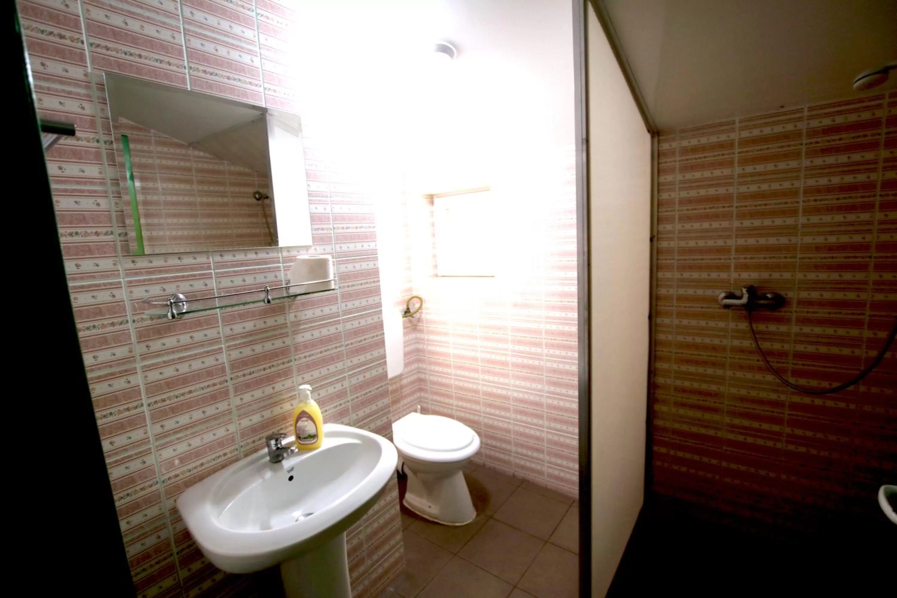 Bathroom in B&B Duo Caffe Baneasa