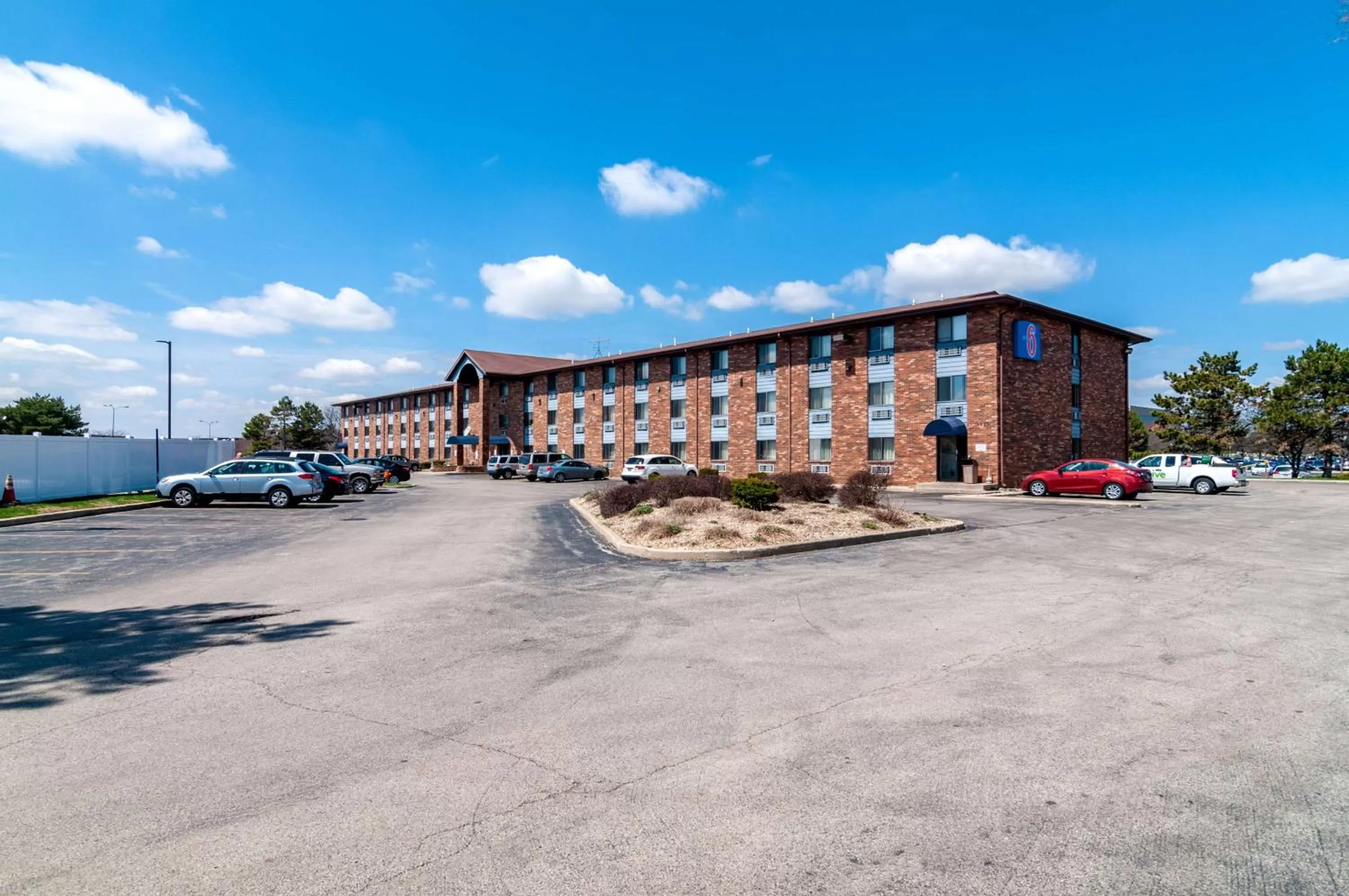 Property building in Motel 6-Naperville, IL