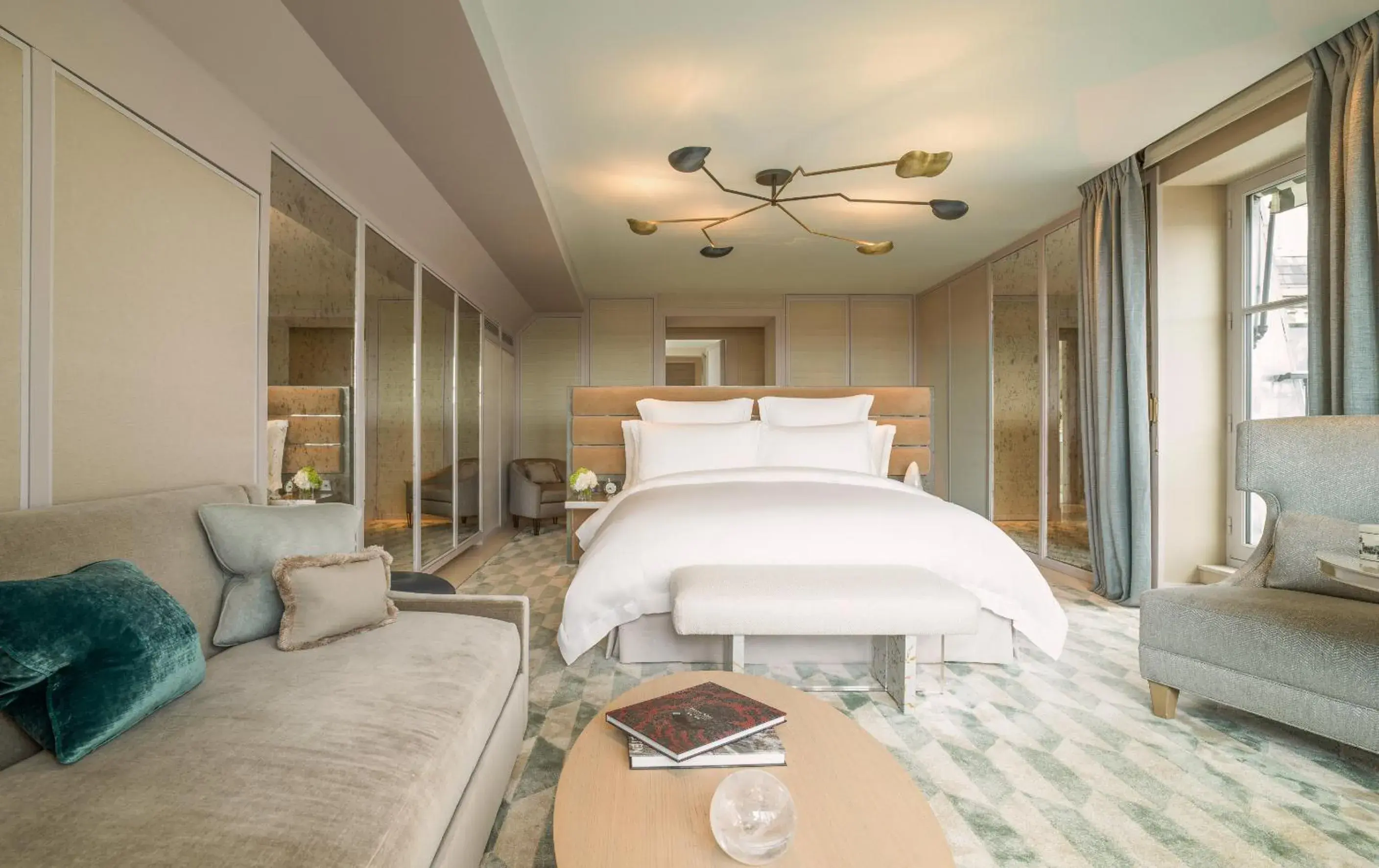 Le Peintre Suite in Hotel de Crillon Le Peintre Suite in Hotel de Crillon