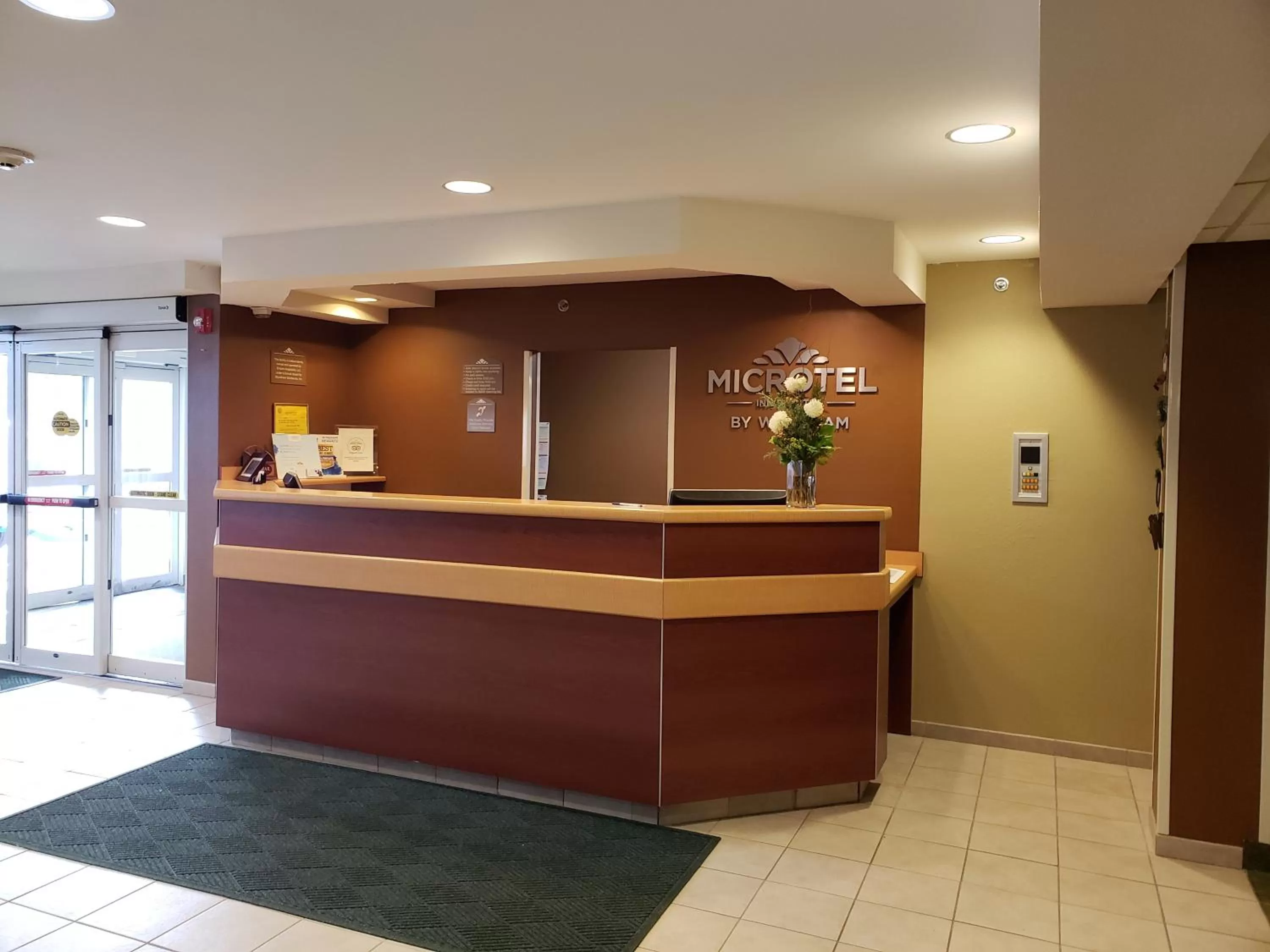 Lobby or reception in Microtel Inn & Suites by Wyndham Dover New Hampshire