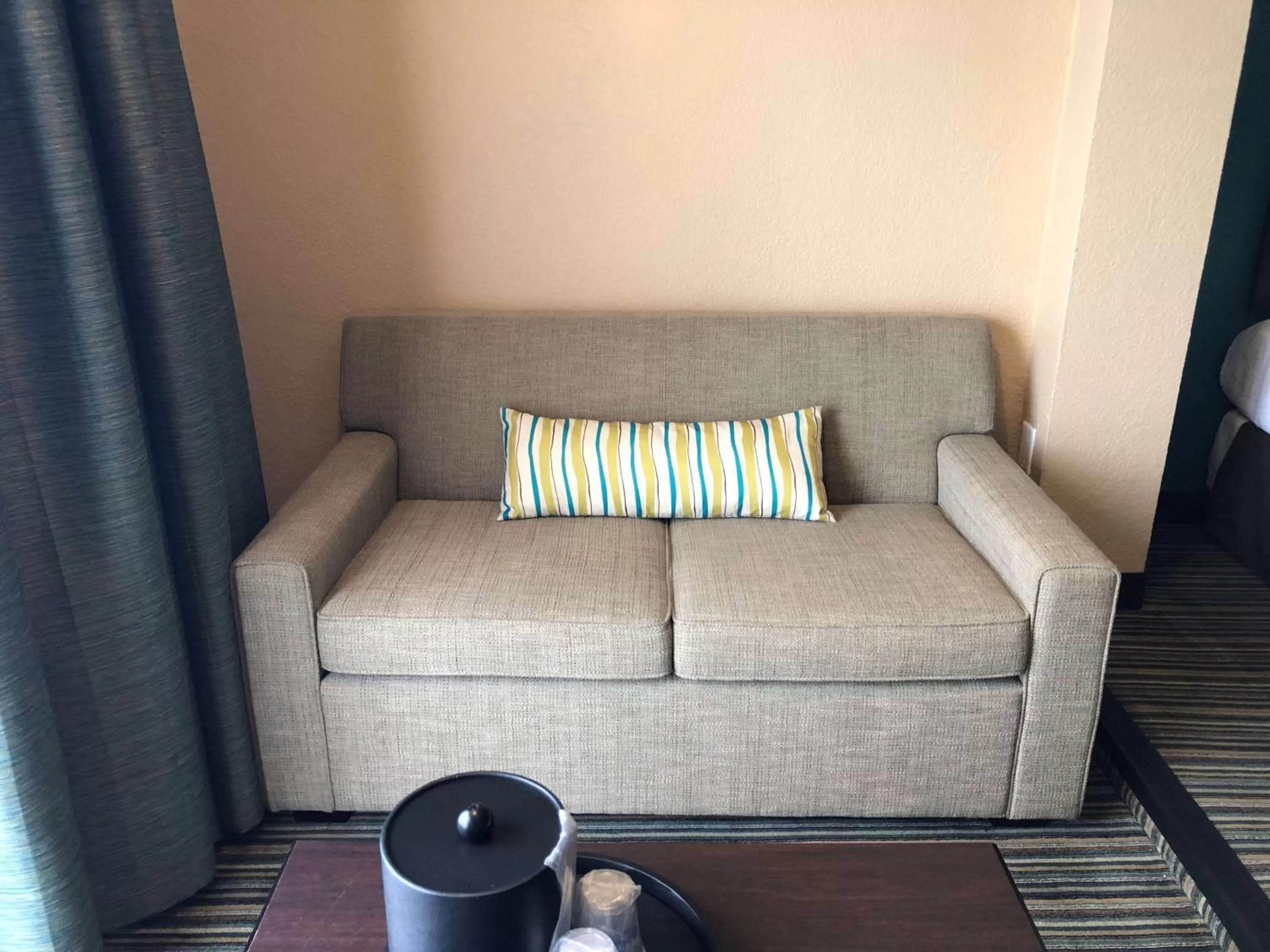 Photo of the whole room, Seating Area in Best Western On The Bay Inn & Marina