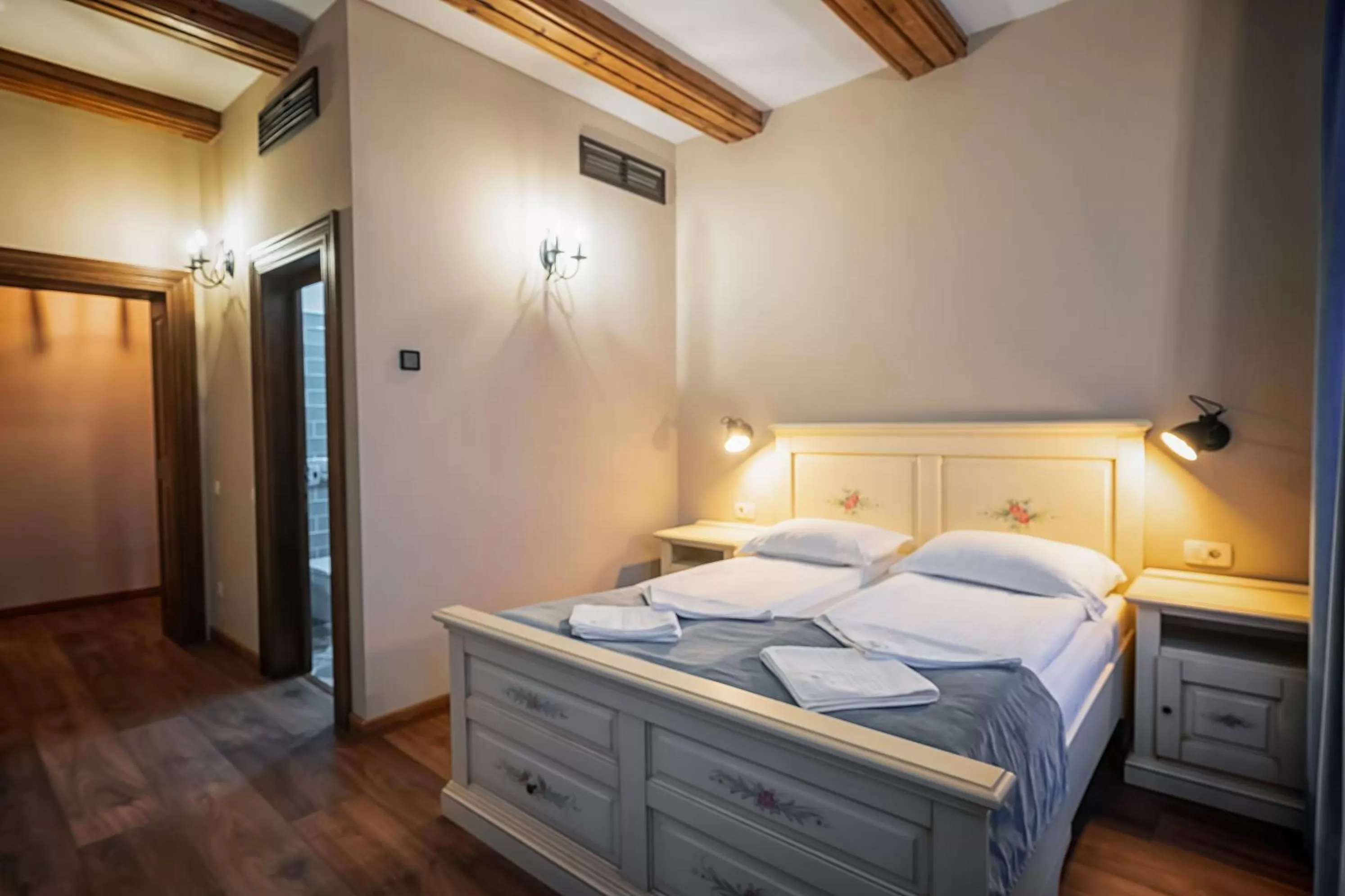 Bed in HOTEL BOUTIQUE CASA CHITIC -HOTEL AND RESTAURANT Str Johann Gott nr7