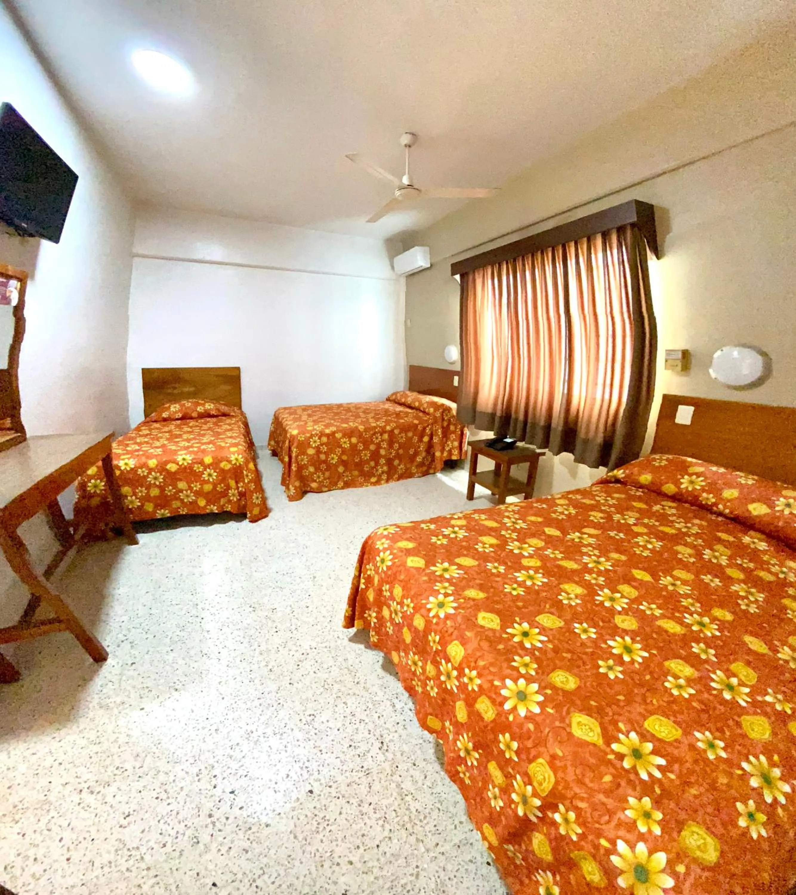 Bed in Hotel Delfines - a 2 calles del Acuario Veracruz