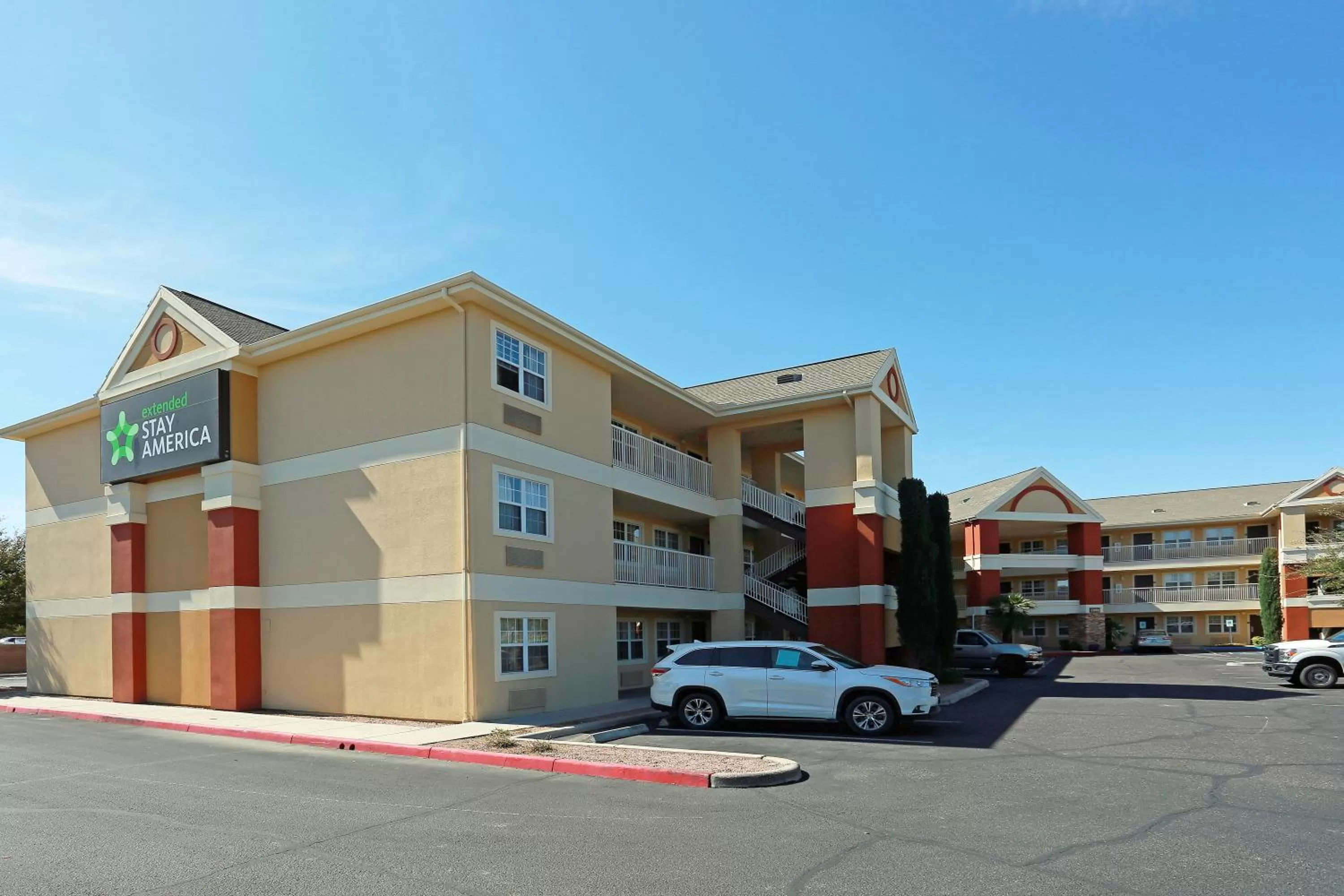 Property building in Extended Stay America Suites - Tucson - Grant Road