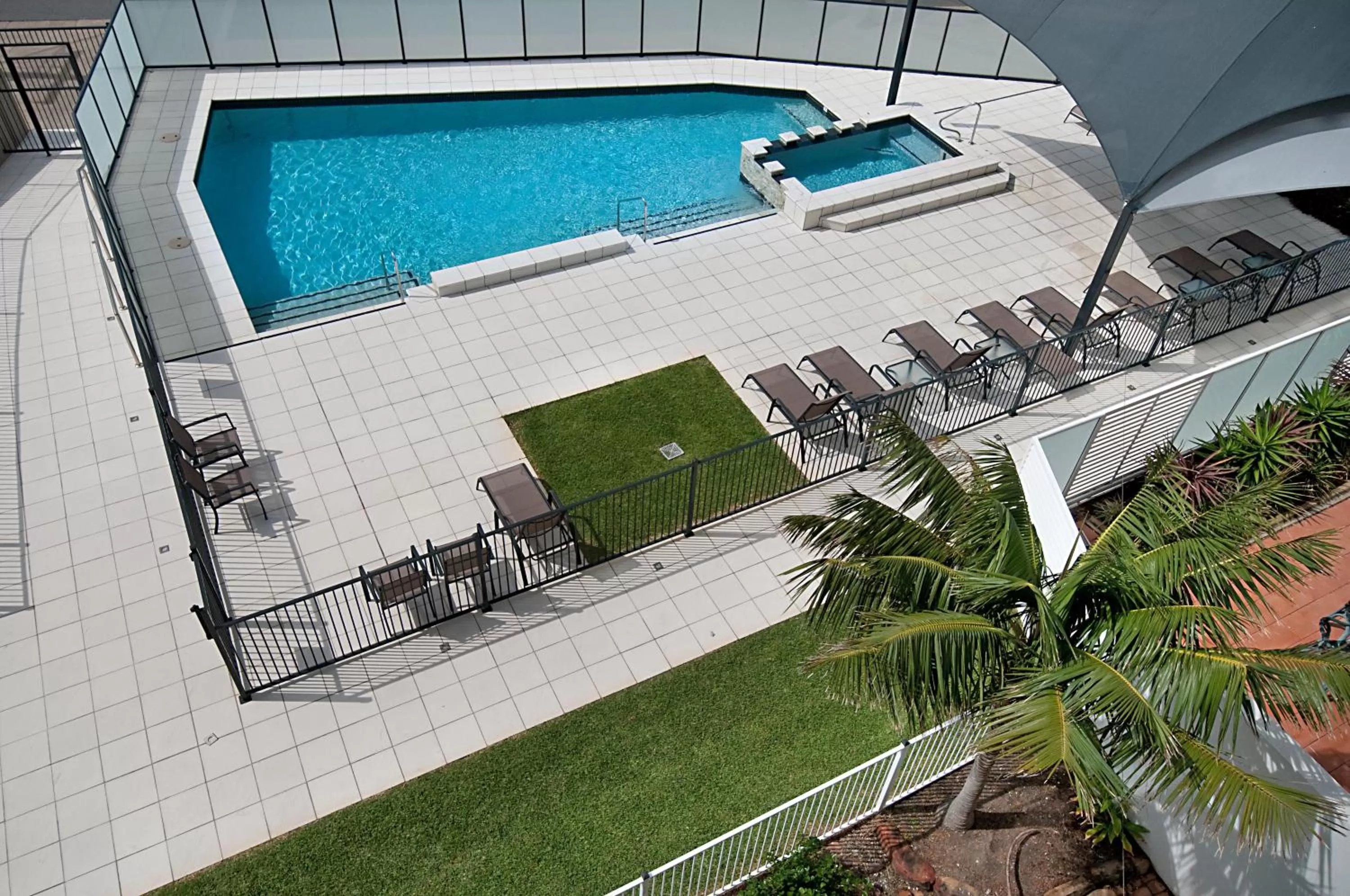 Swimming pool in South Pacific Plaza - Official