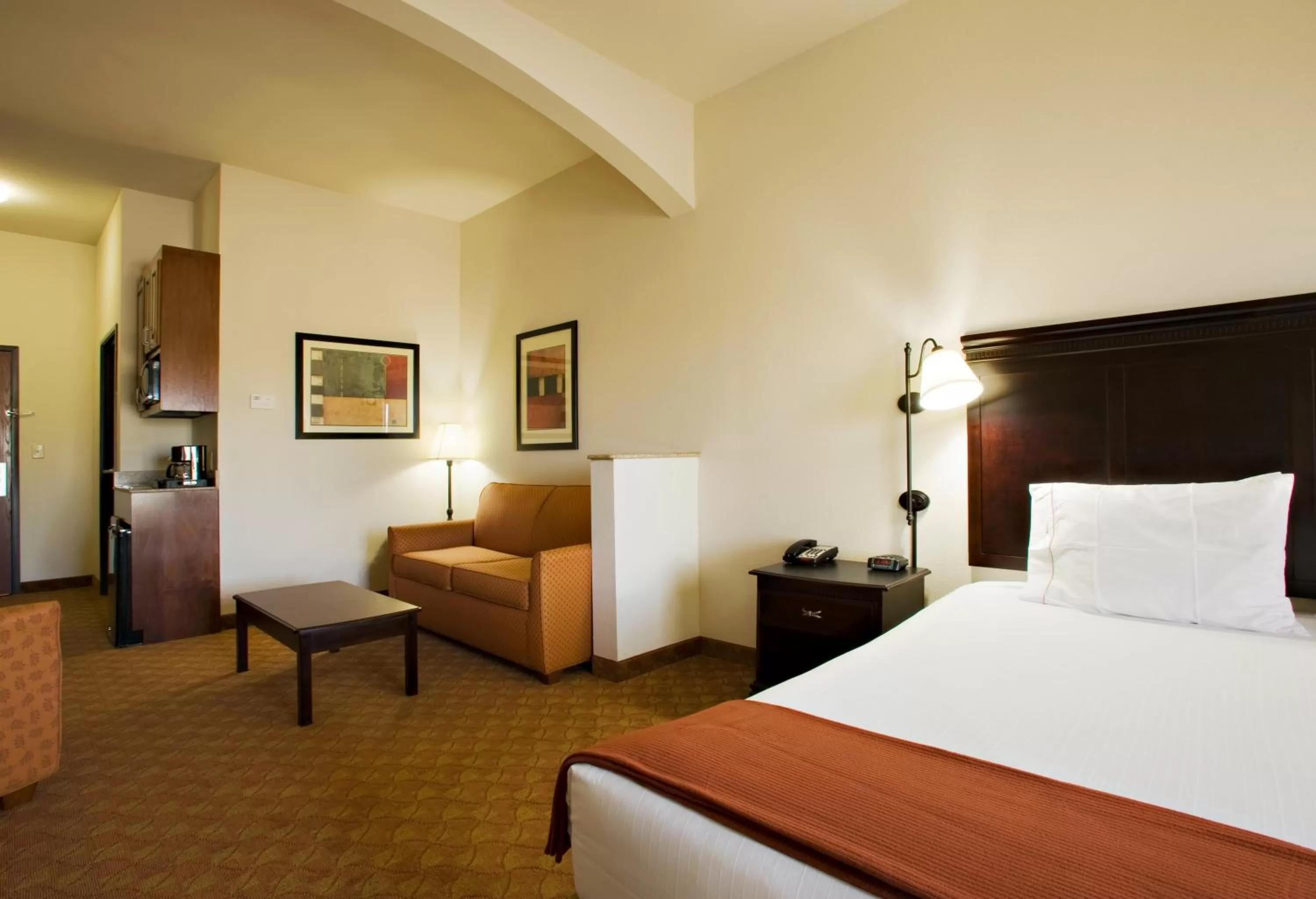 Photo of the whole room, Bed in Holiday Inn Express Sweetwater by IHG
