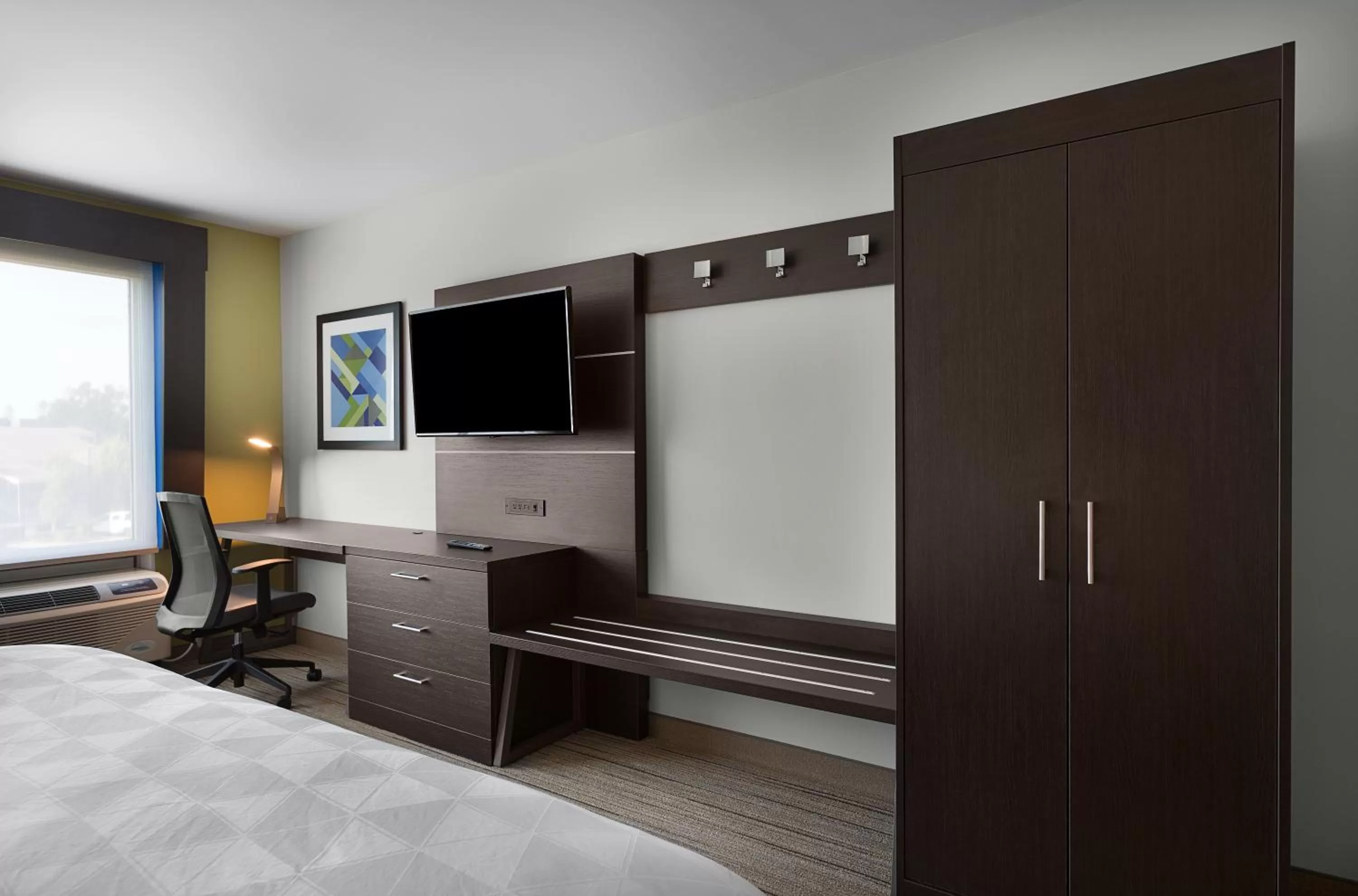 TV and multimedia in Holiday Inn Express - Lake Park by IHG