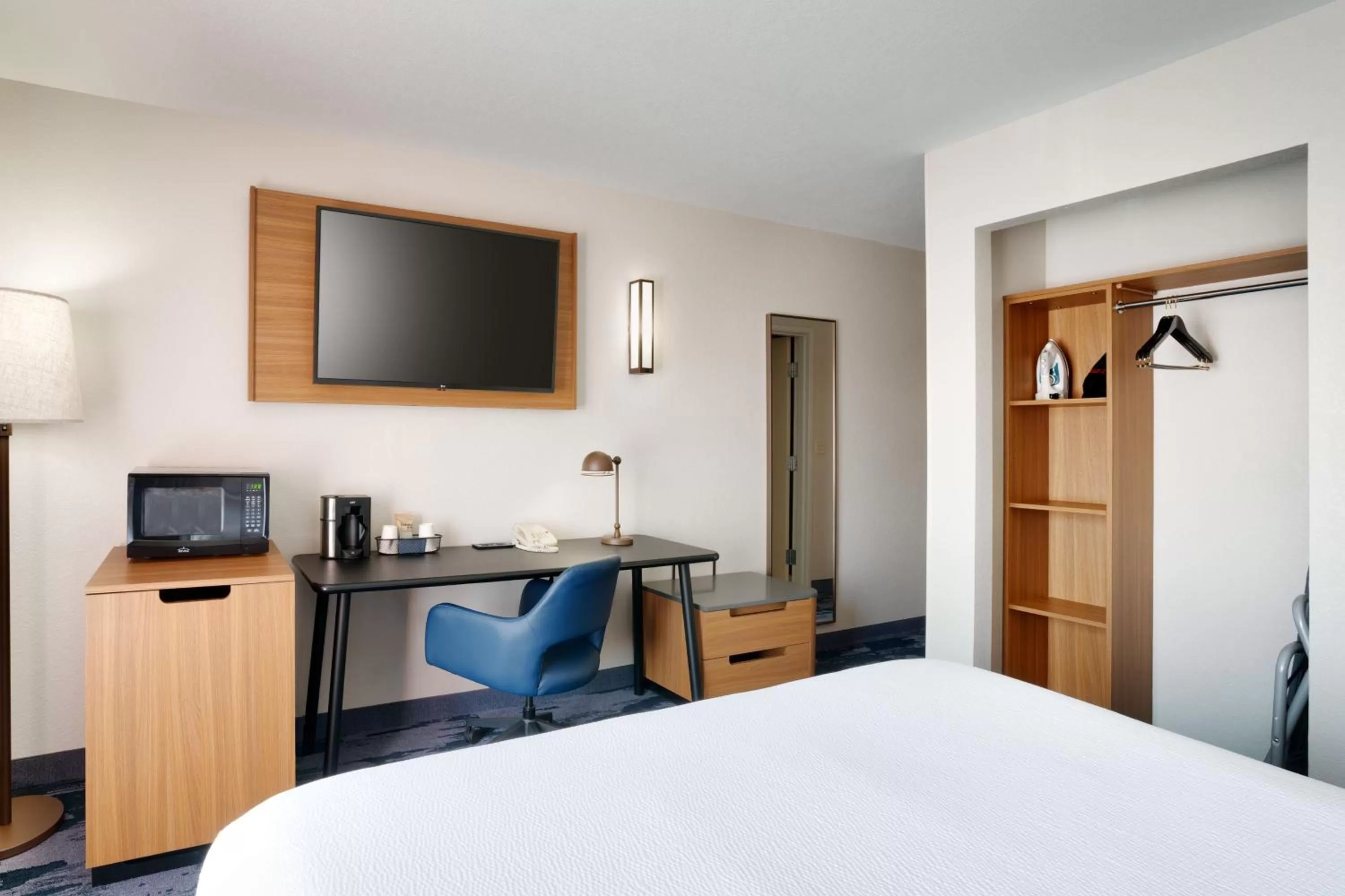 Photo of the whole room, Bed in Fairfield Inn & Suites by Marriott Yakima