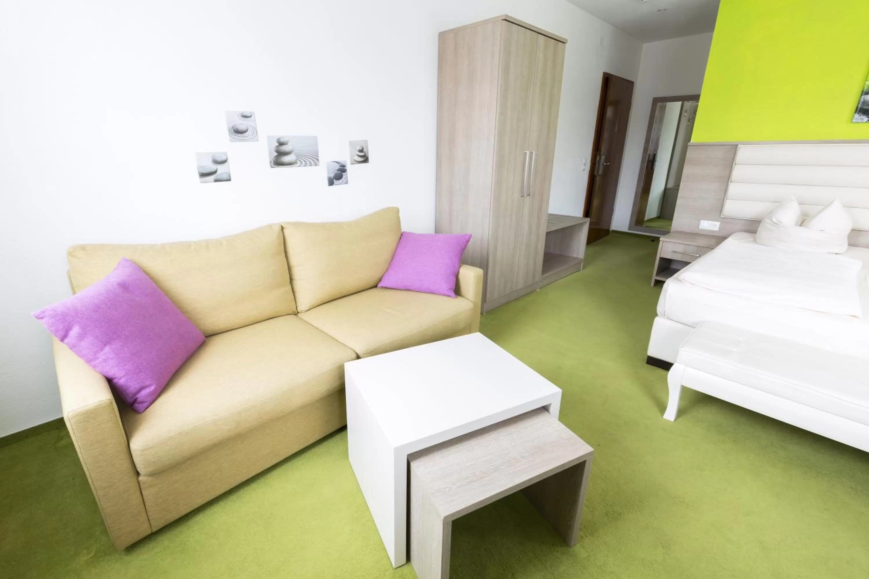 Seating area, Bed in Bavaria Hotel Münchner Hof Superior