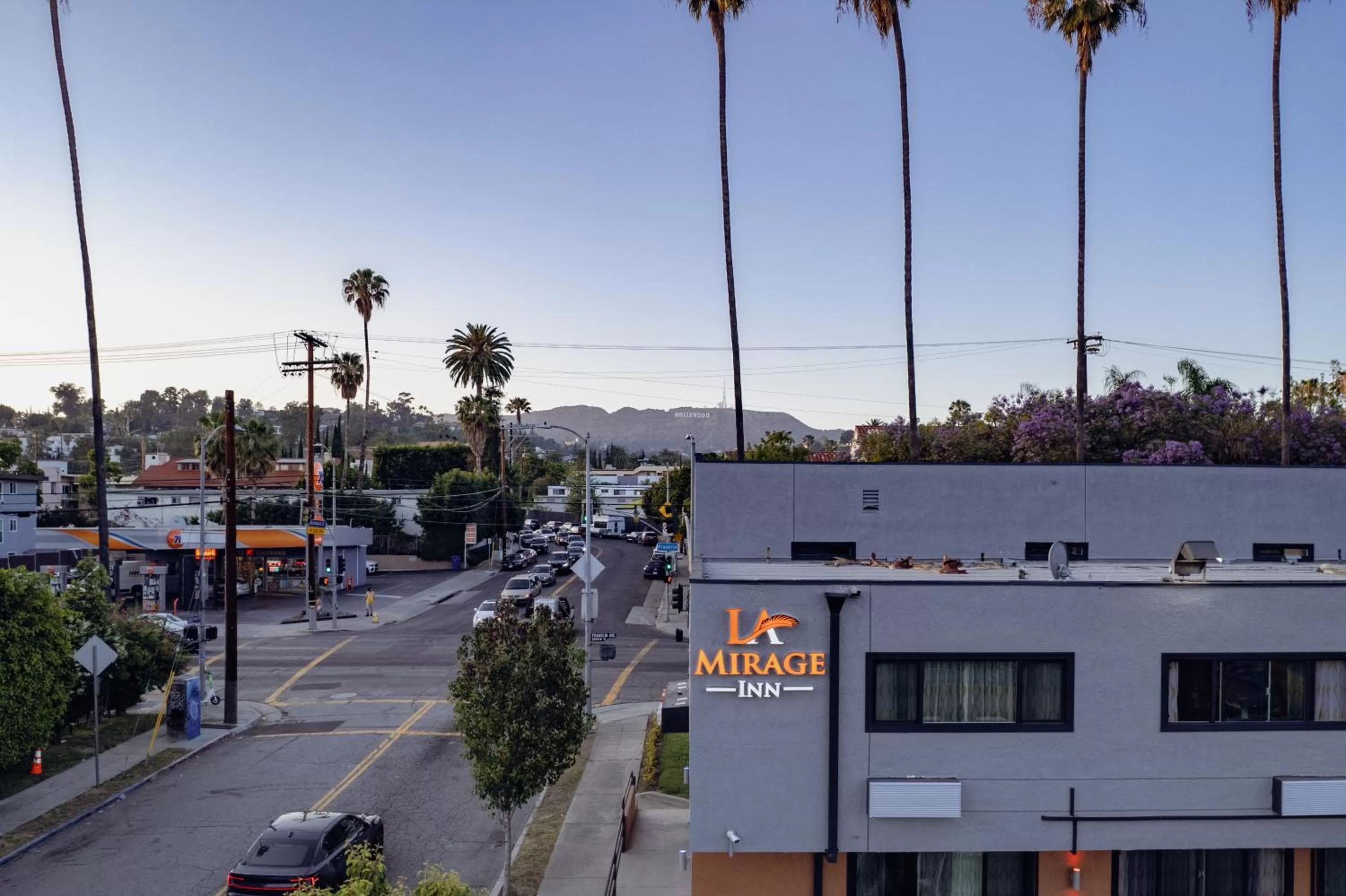 Property building in La Mirage Inn - Hollywood