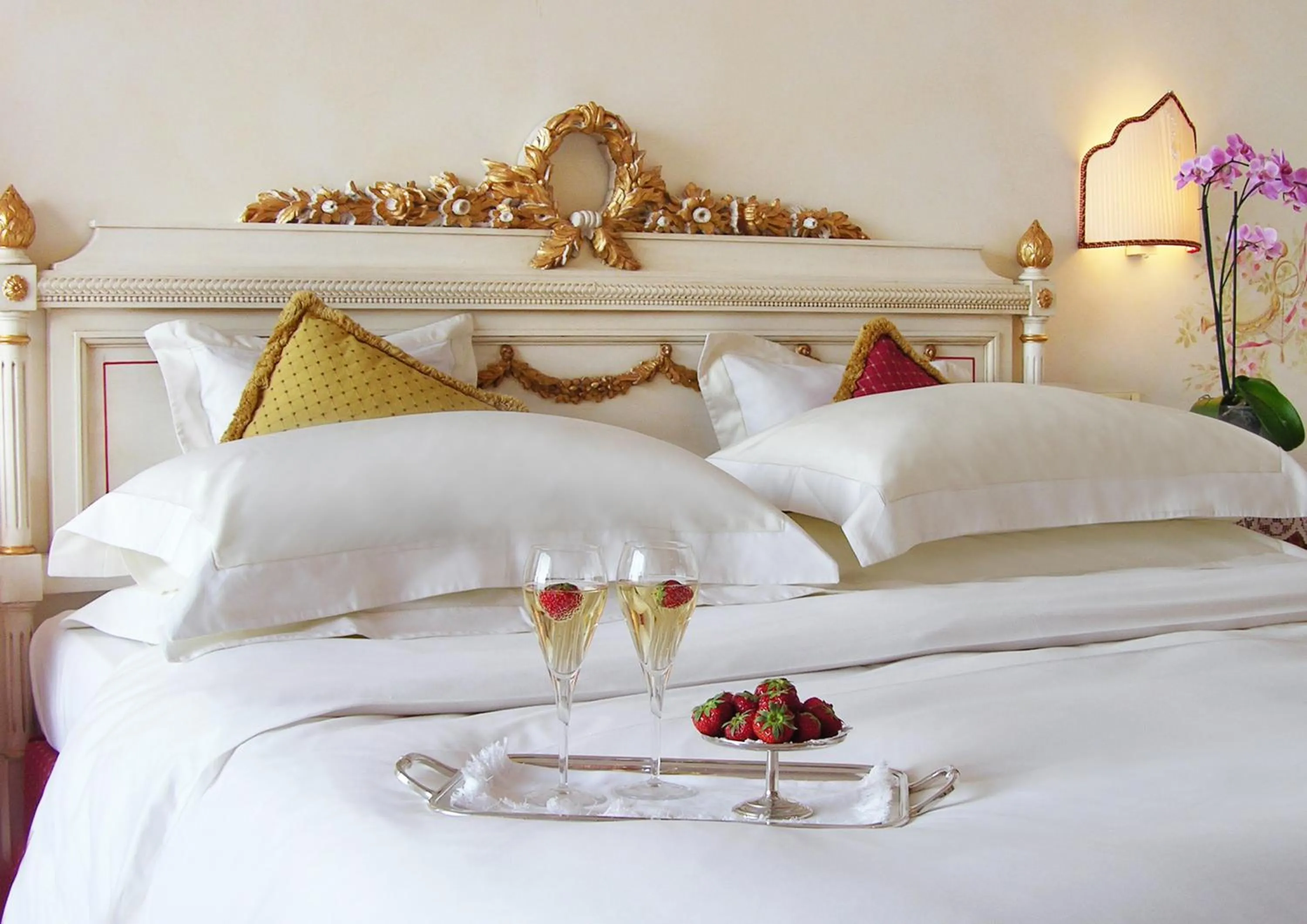 Bed in Villa e Palazzo Aminta - A Leading Hotel of The World