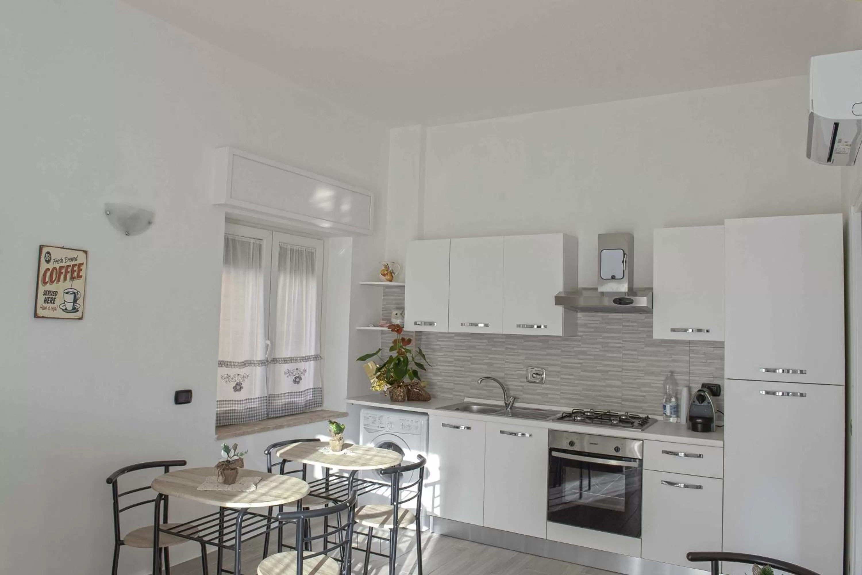 Communal kitchen in Il Giardino dell'Eden