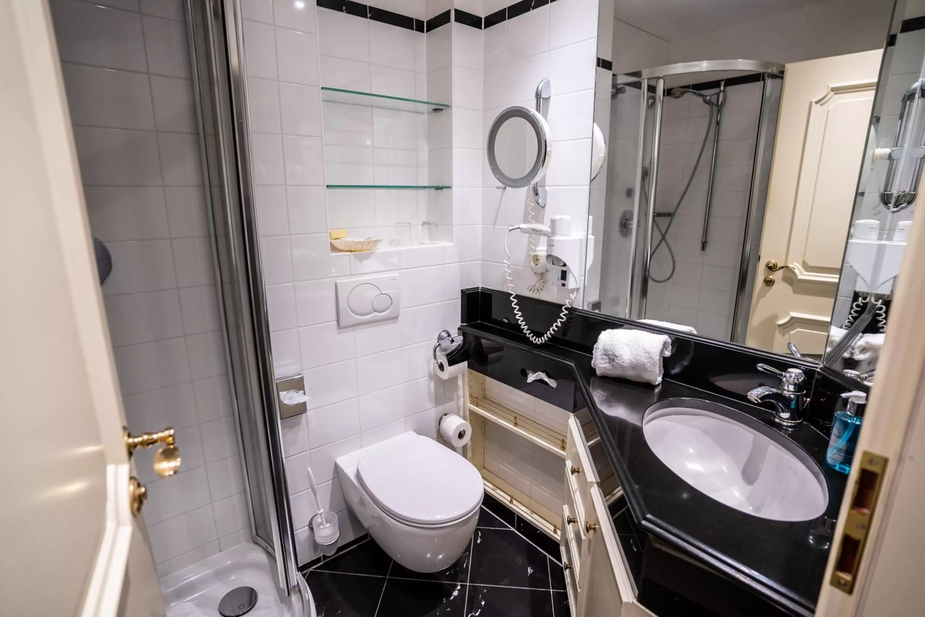 Shower in Hotel Strandperle