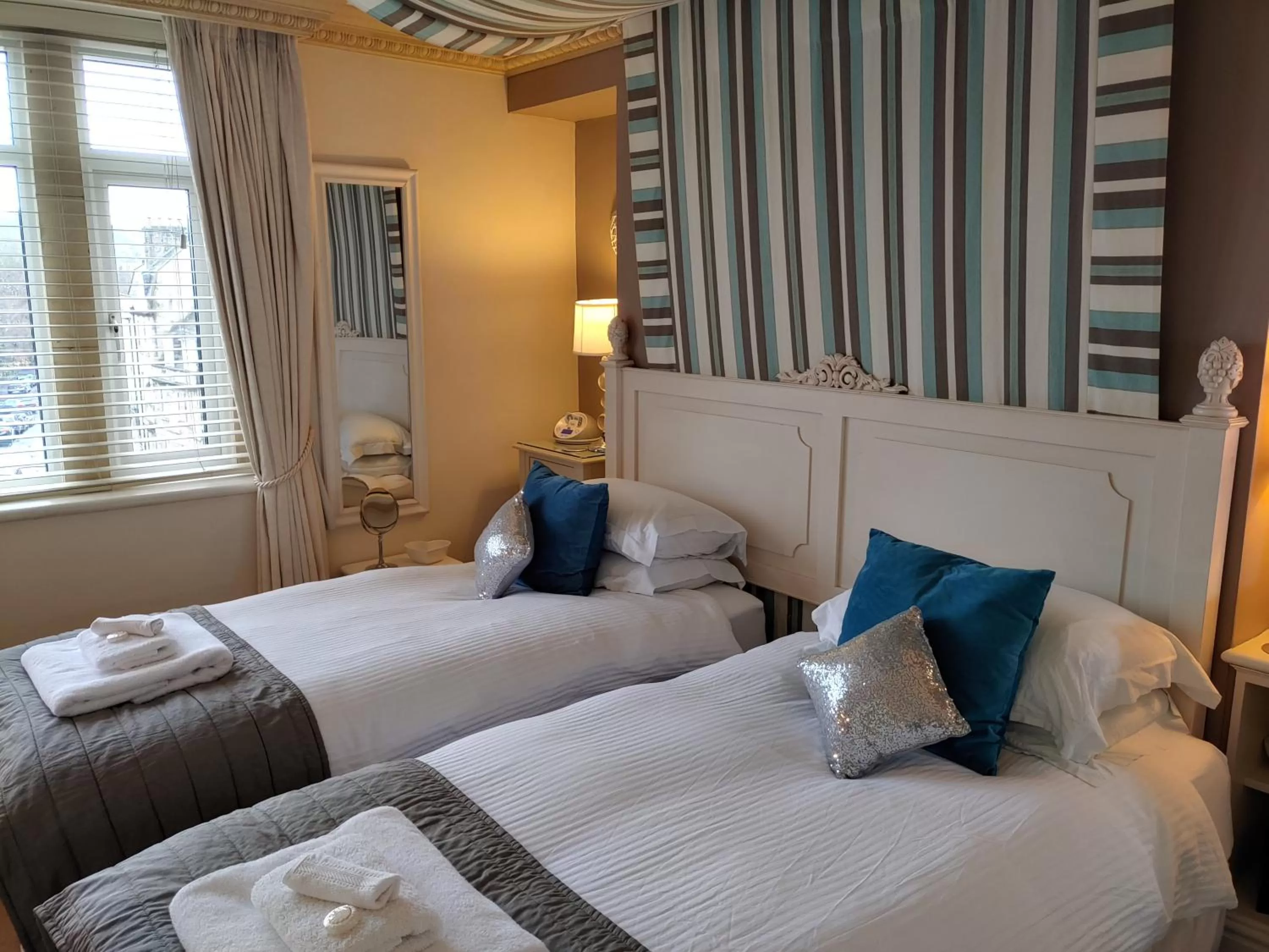 Bed in The Bath House Boutique B&B - IN-ROOM Breakfast - FREE parking