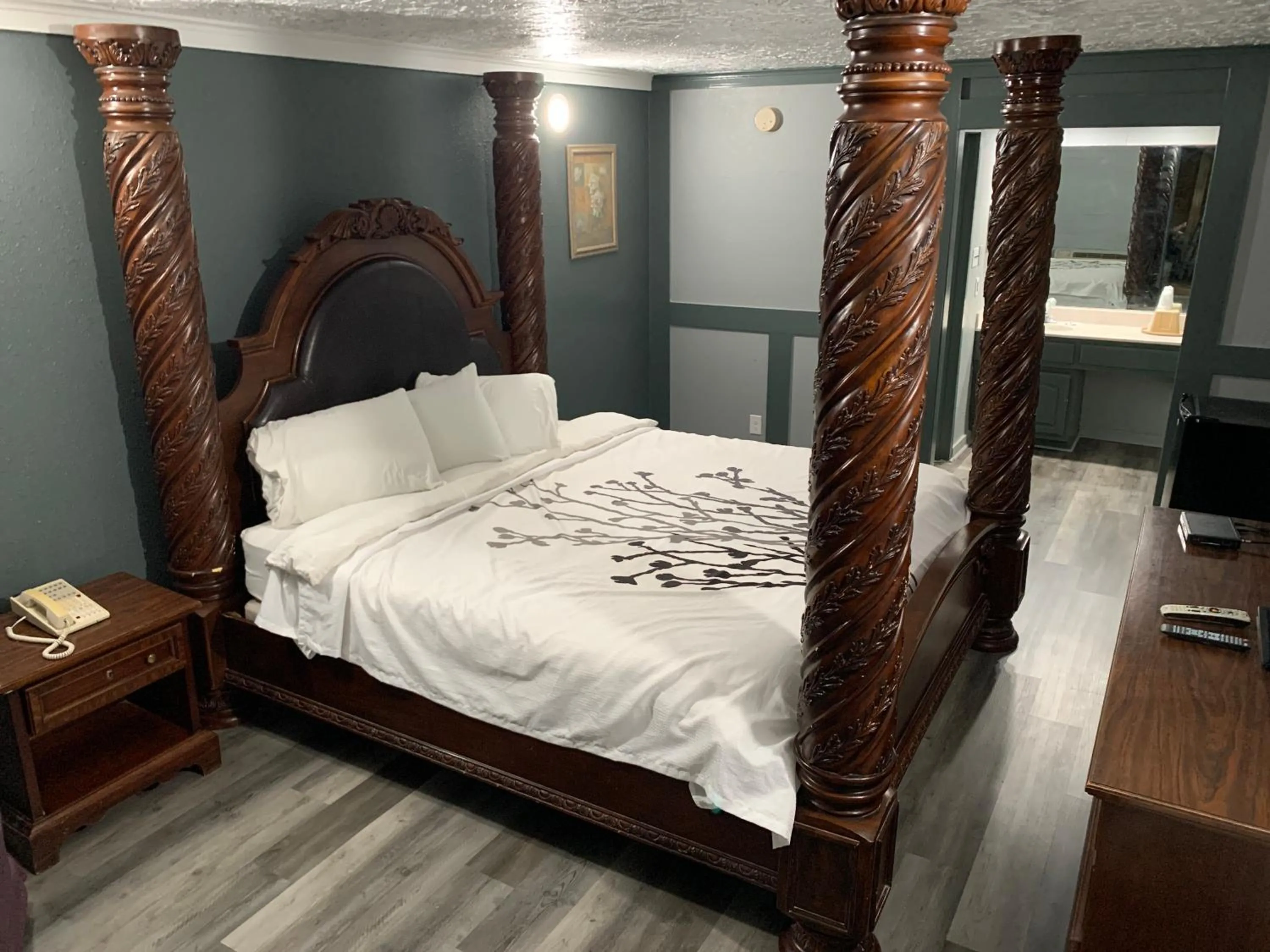 Bedroom, Bed in Stratford Inn Tyler