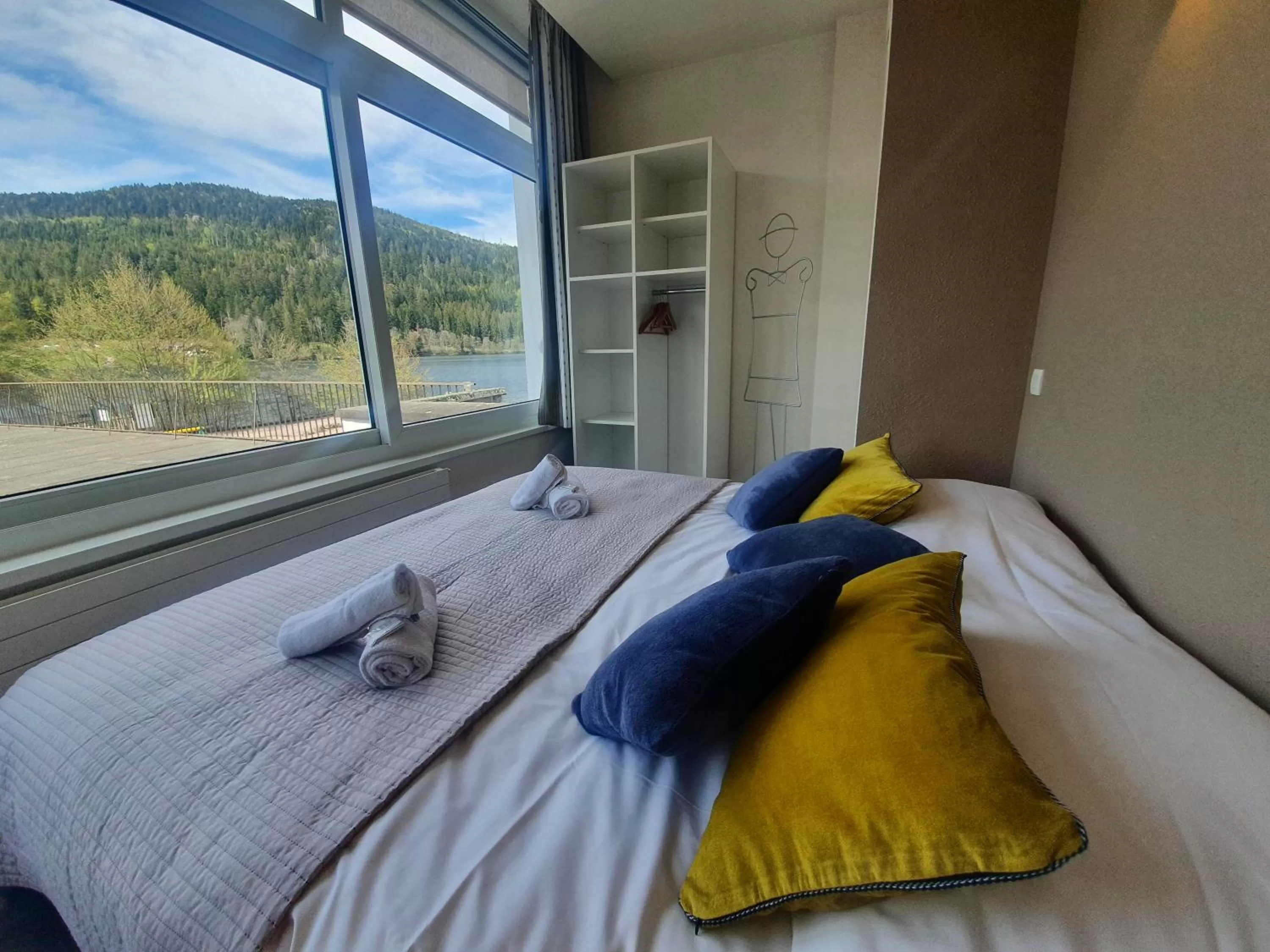 View (from property/room), Bed in Appart'Hôtel LIDO au bord de l'eau