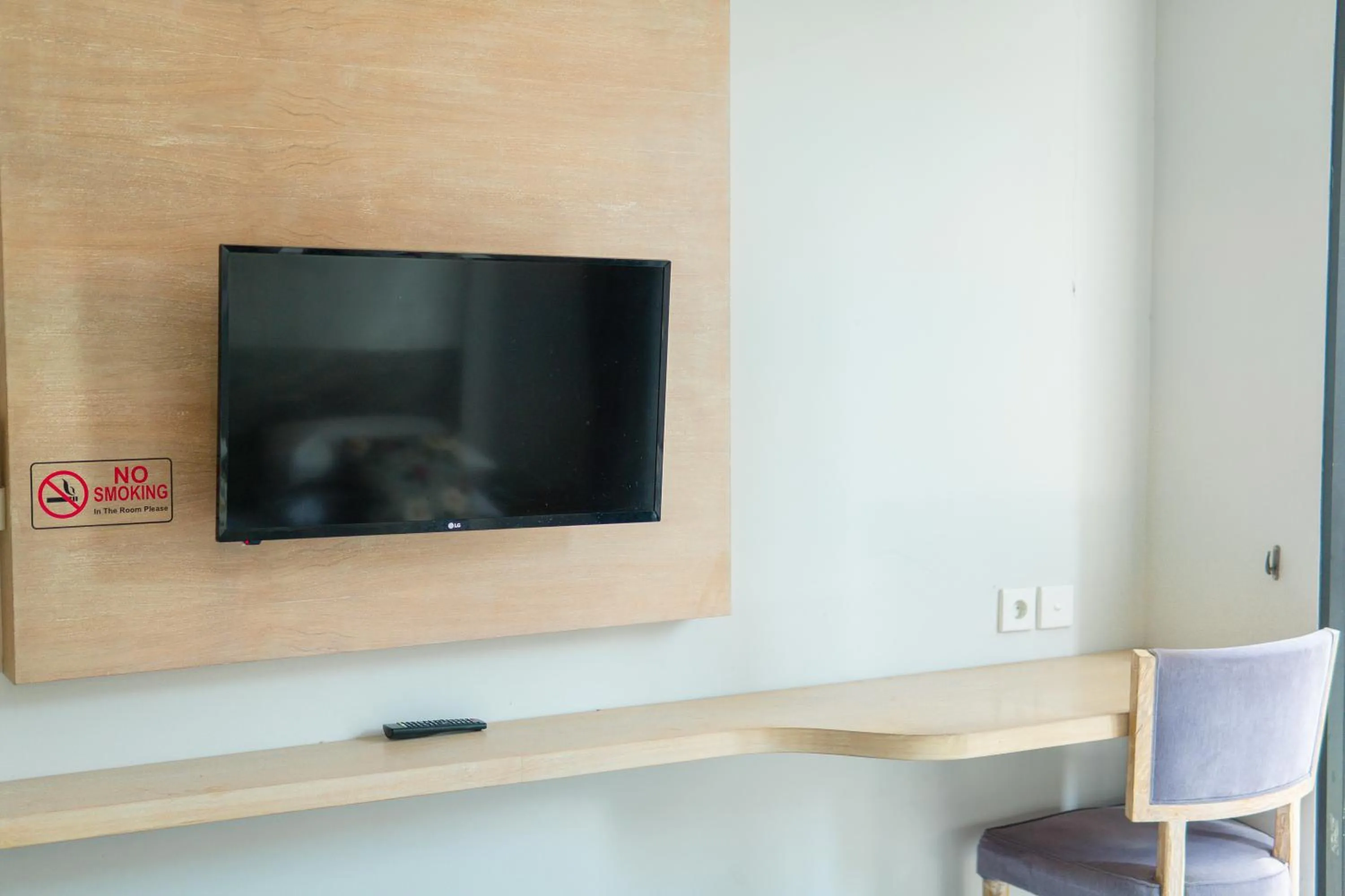 Communal lounge/ TV room in Gemini Star Hotel Kuta