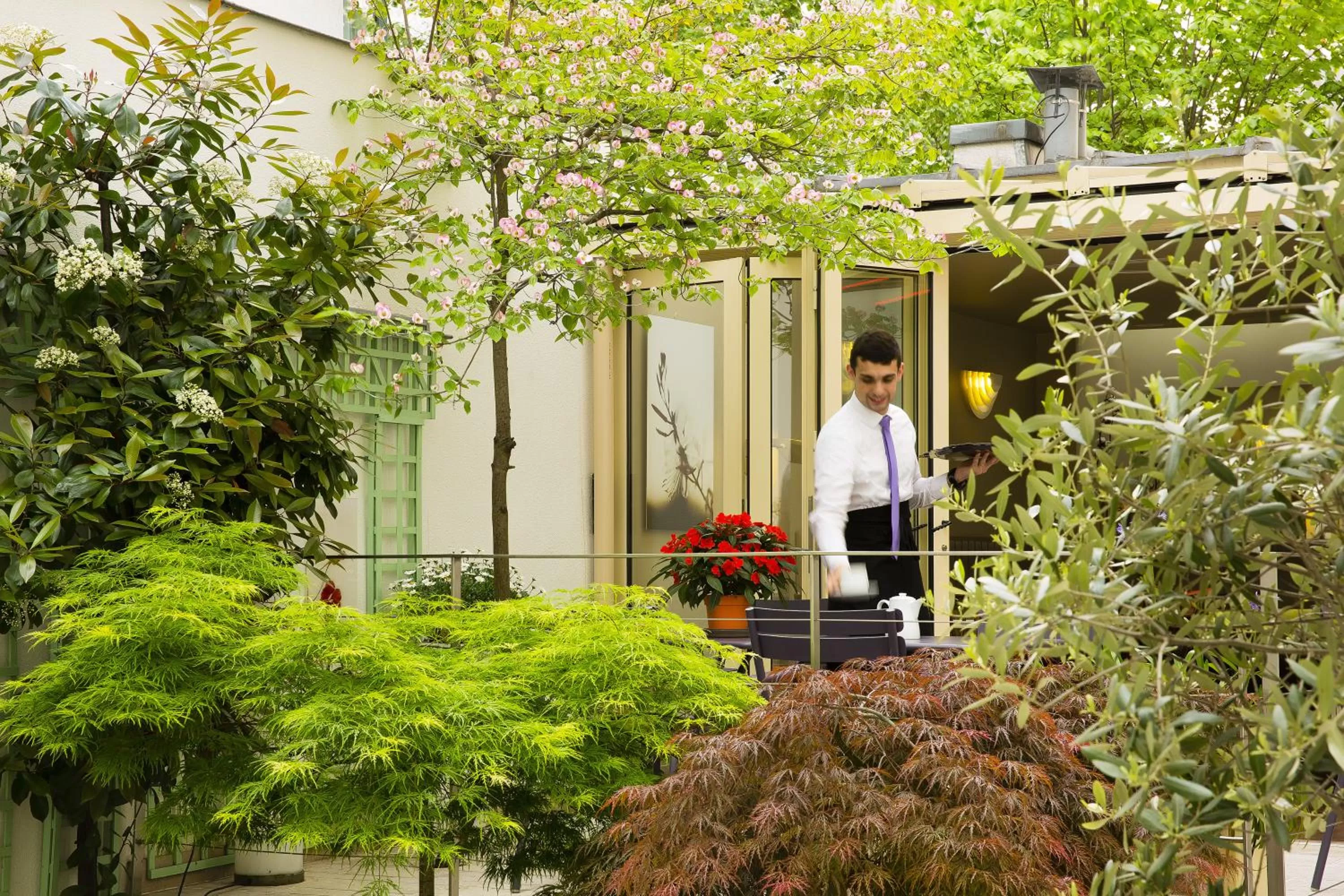 Staff in Hôtel Mistral