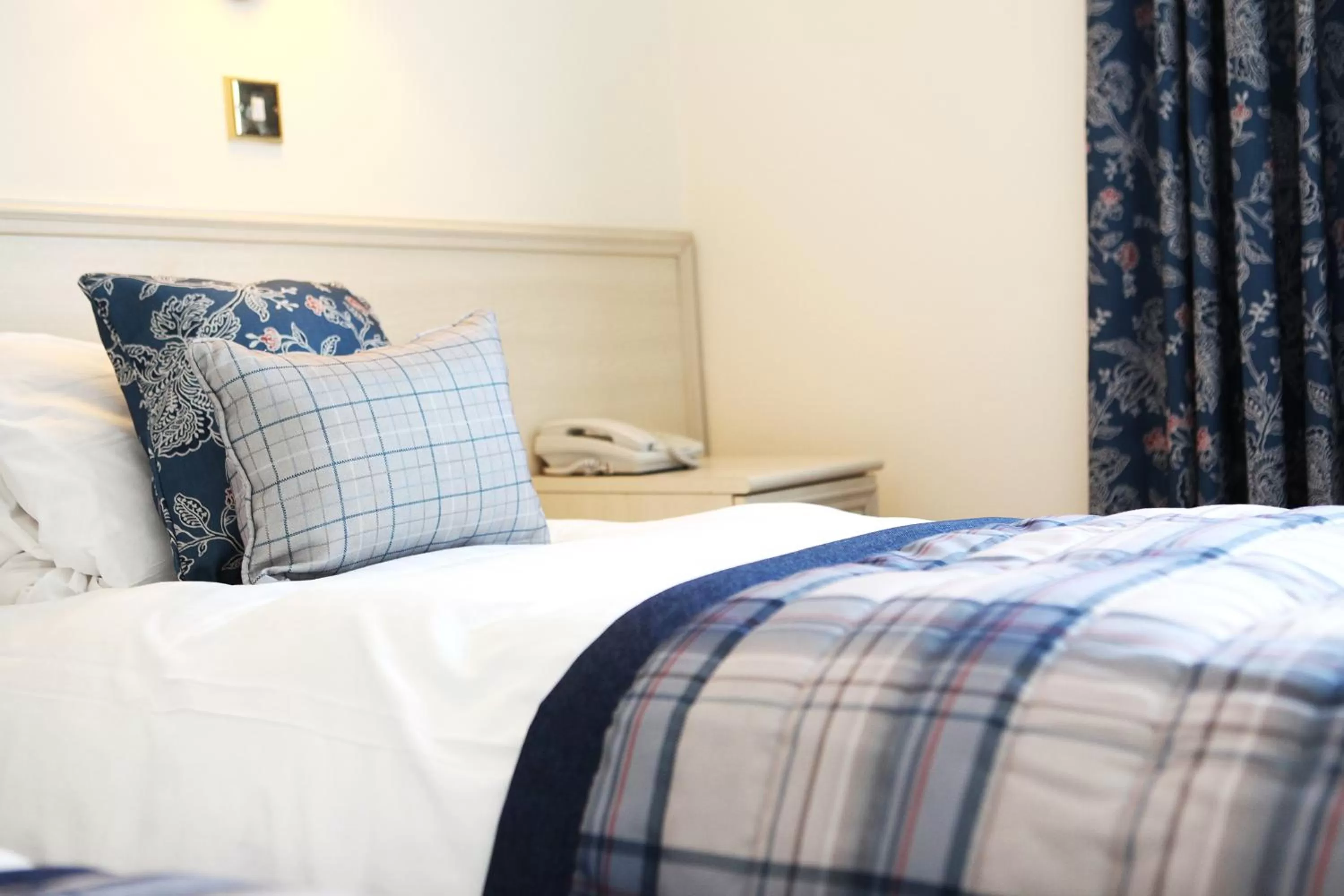 Bed in Livermead House Hotel