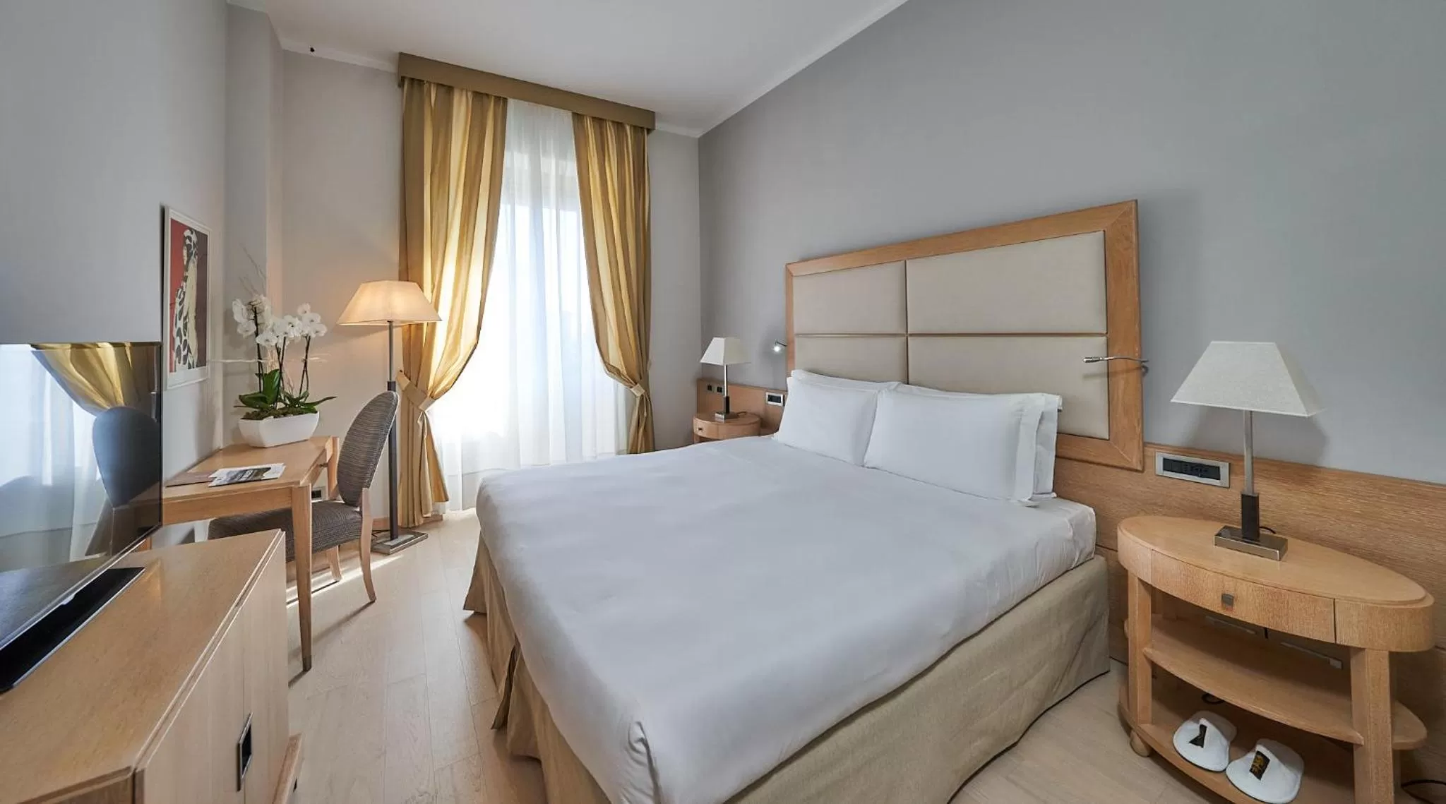 Bedroom, Bed in Hotel Astoria