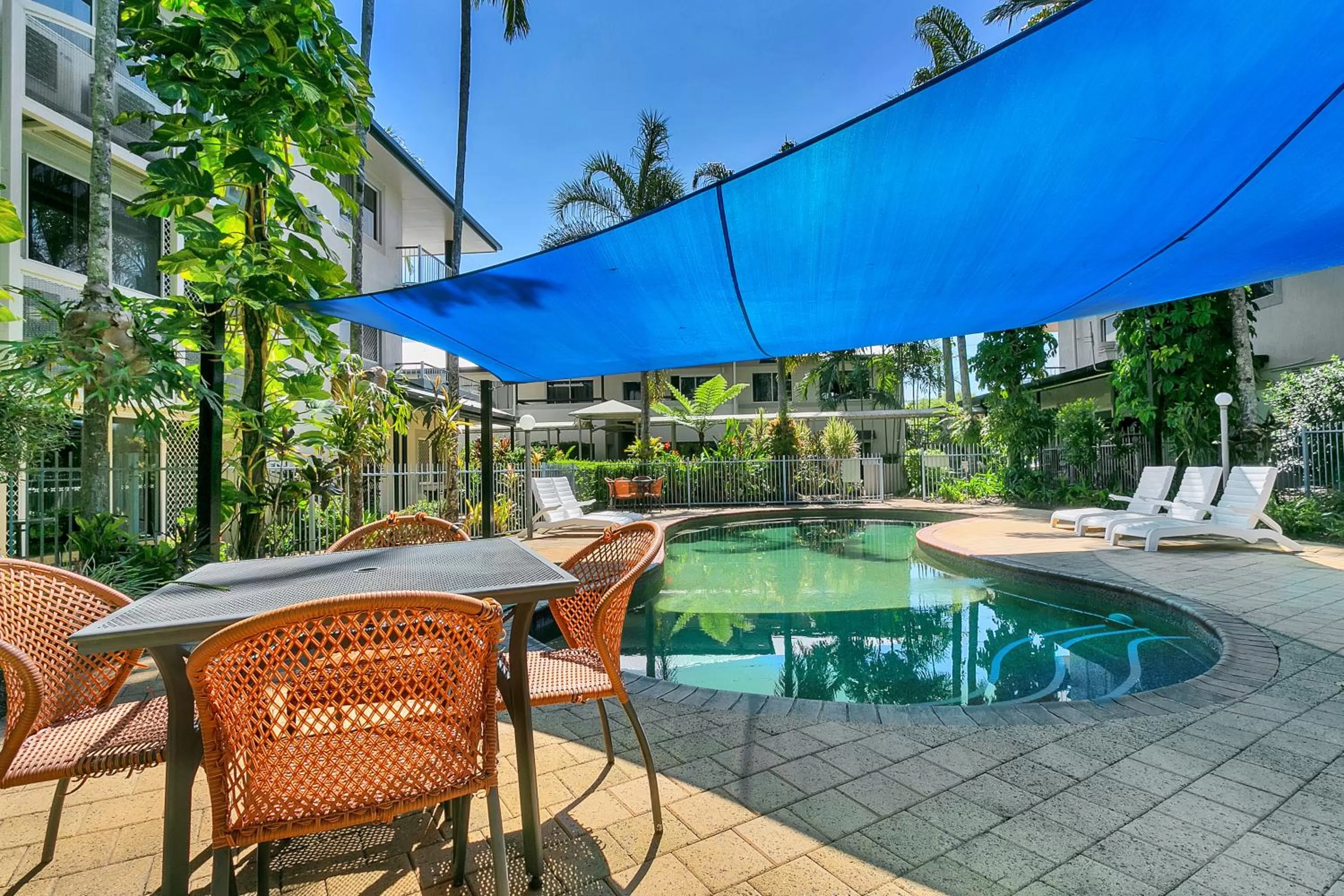 Swimming pool in Cairns Reef Apartments & Motel