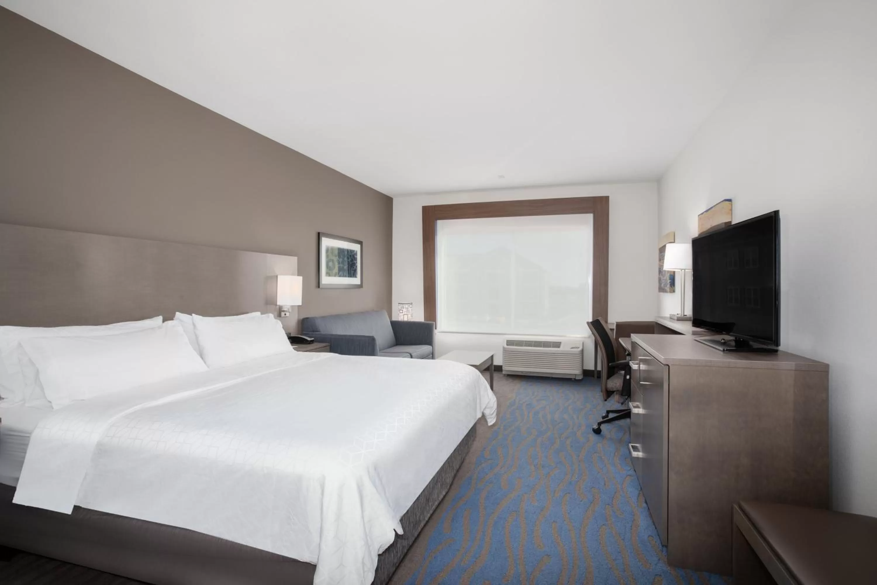 Bedroom, Bed in Holiday Inn Express & Suites Great Bend by IHG