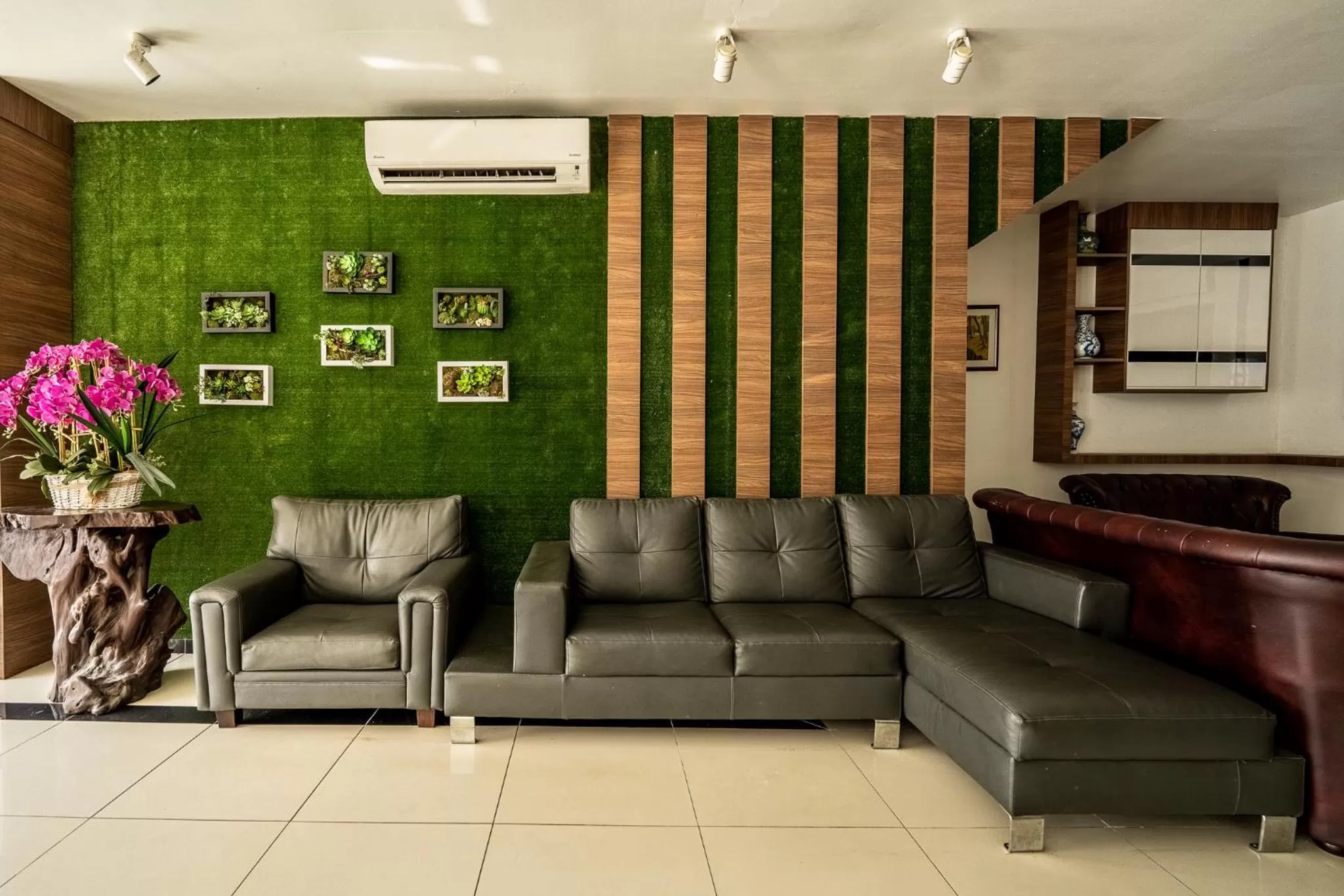 Property building in MRJ Hotel Wakaf Che Yeh 1