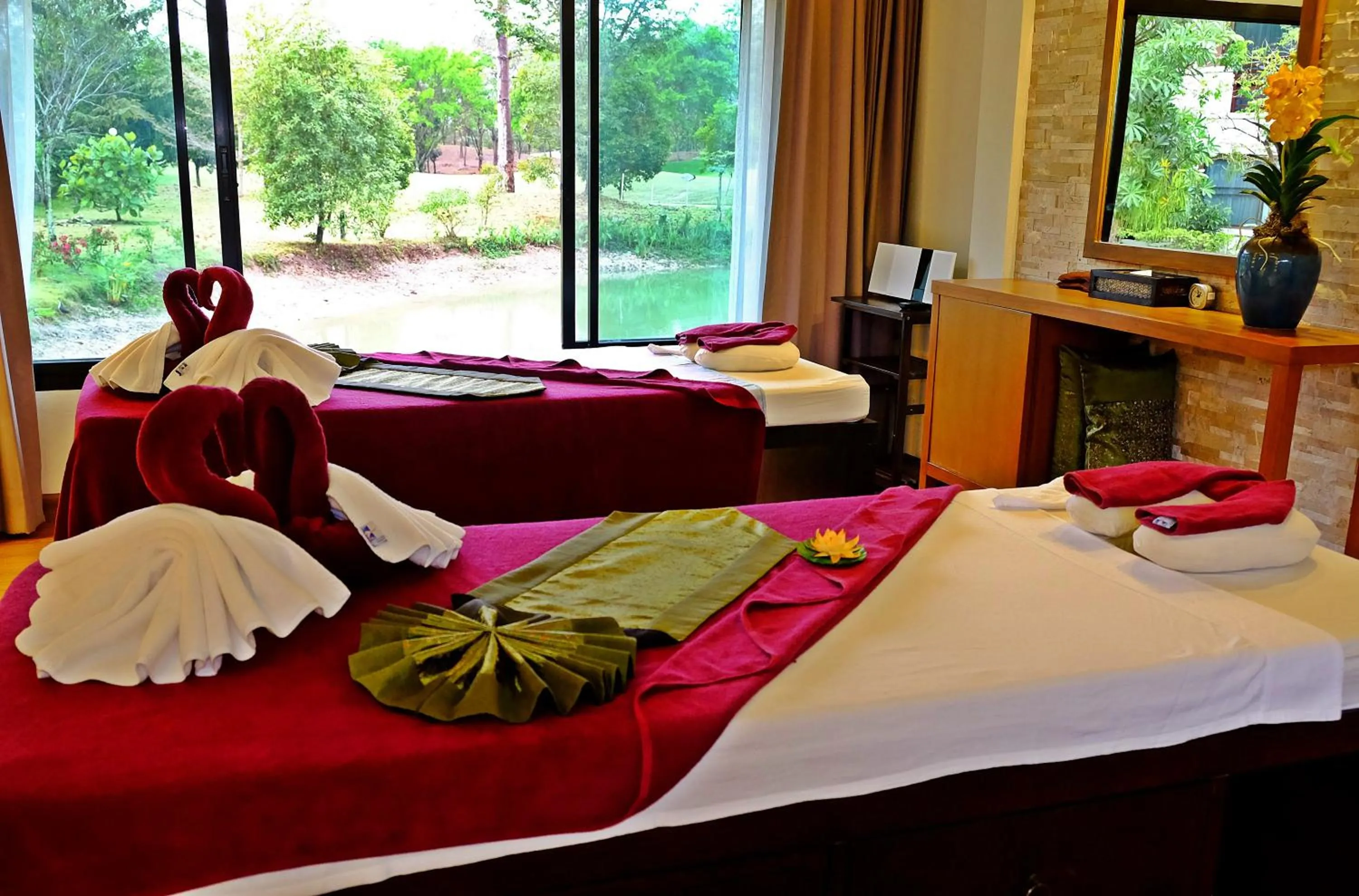 Bed in Mae Jo Golf Resort & Spa