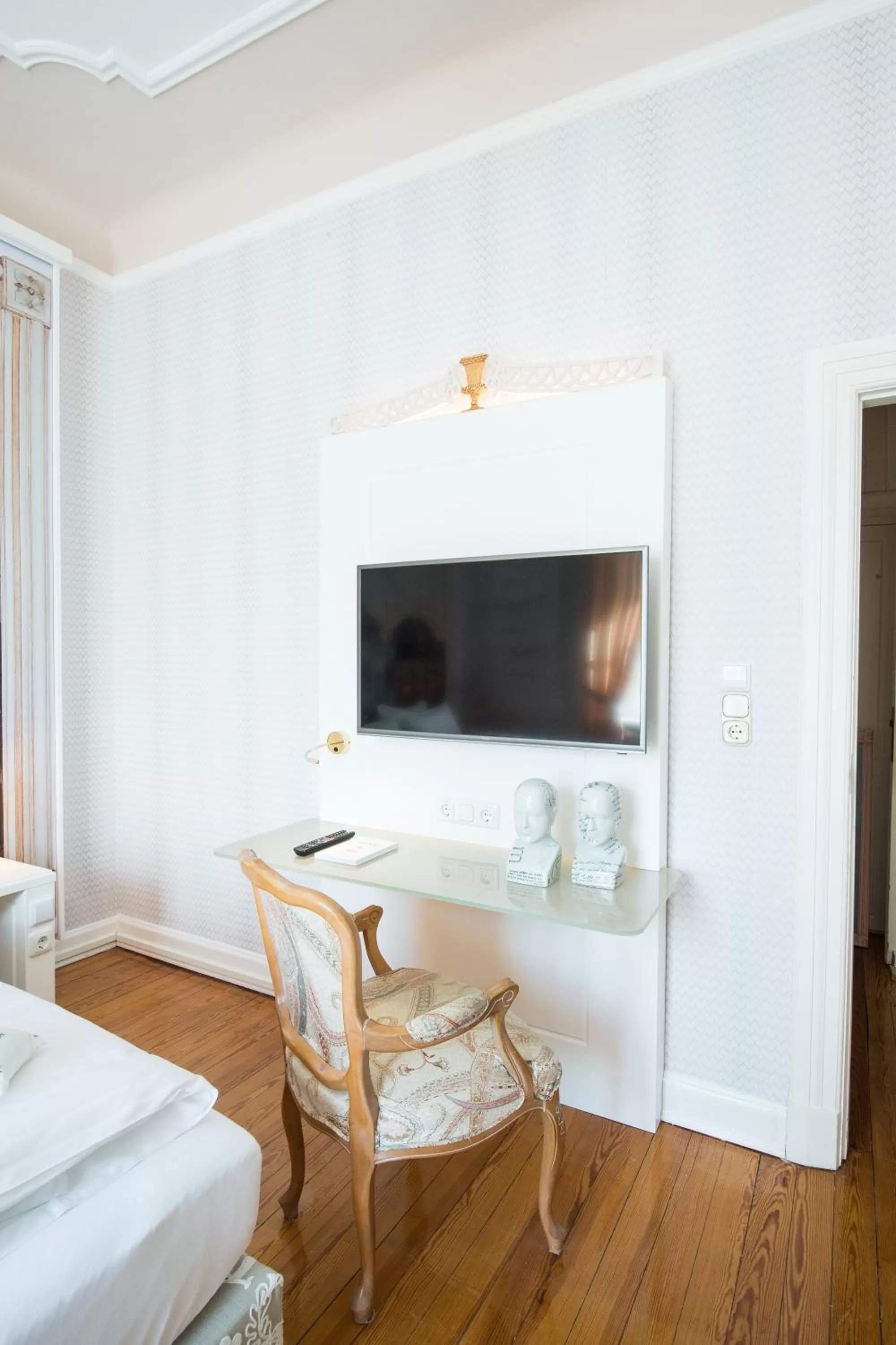 TV and multimedia, Bed in Lübecker Krönchen