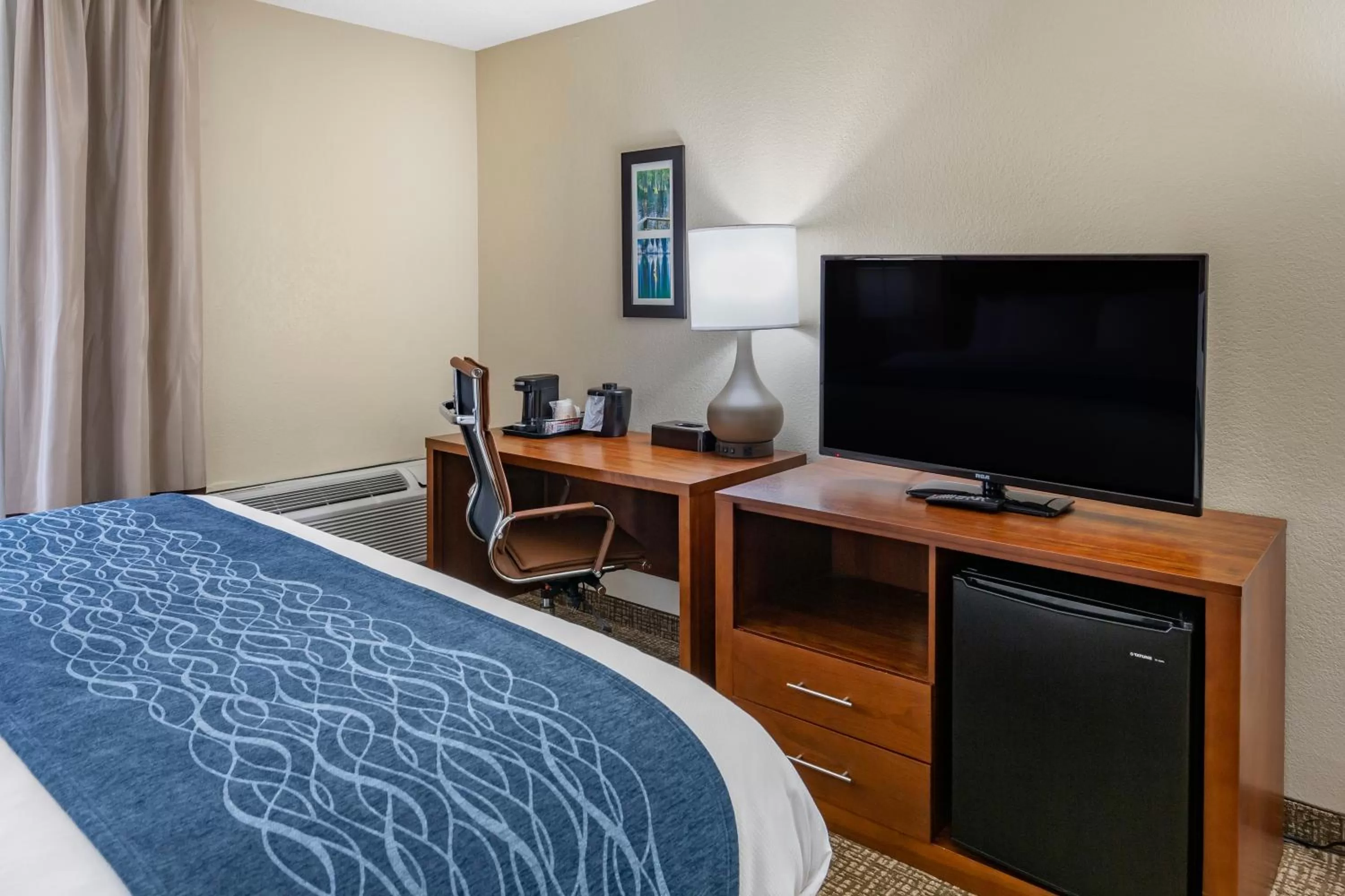 Bedroom, Bed in Comfort Inn & Suites Spring Lake - Fayetteville near Fort Bragg