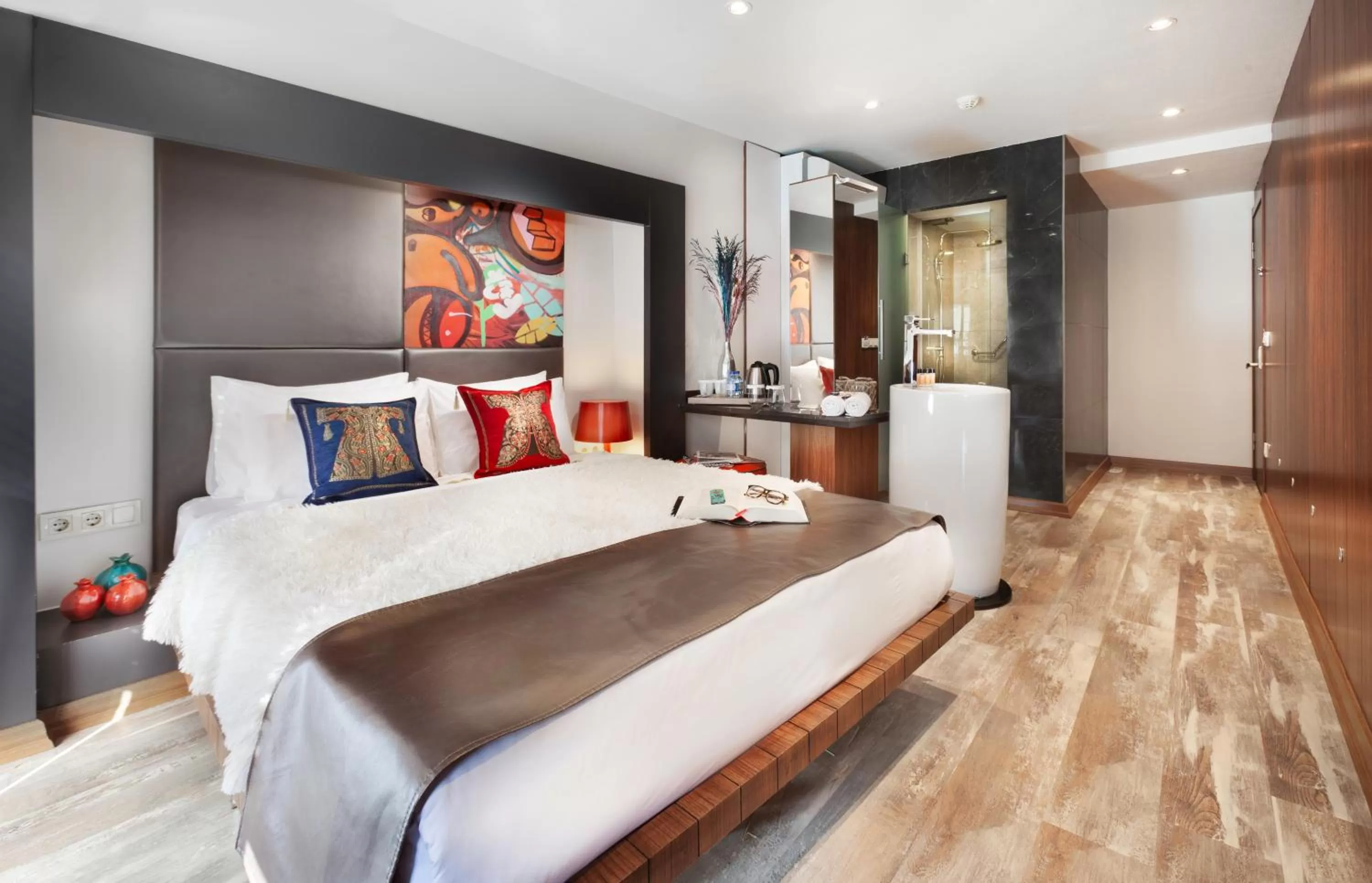 Photo of the whole room, Bed in Duo Galata Hotel