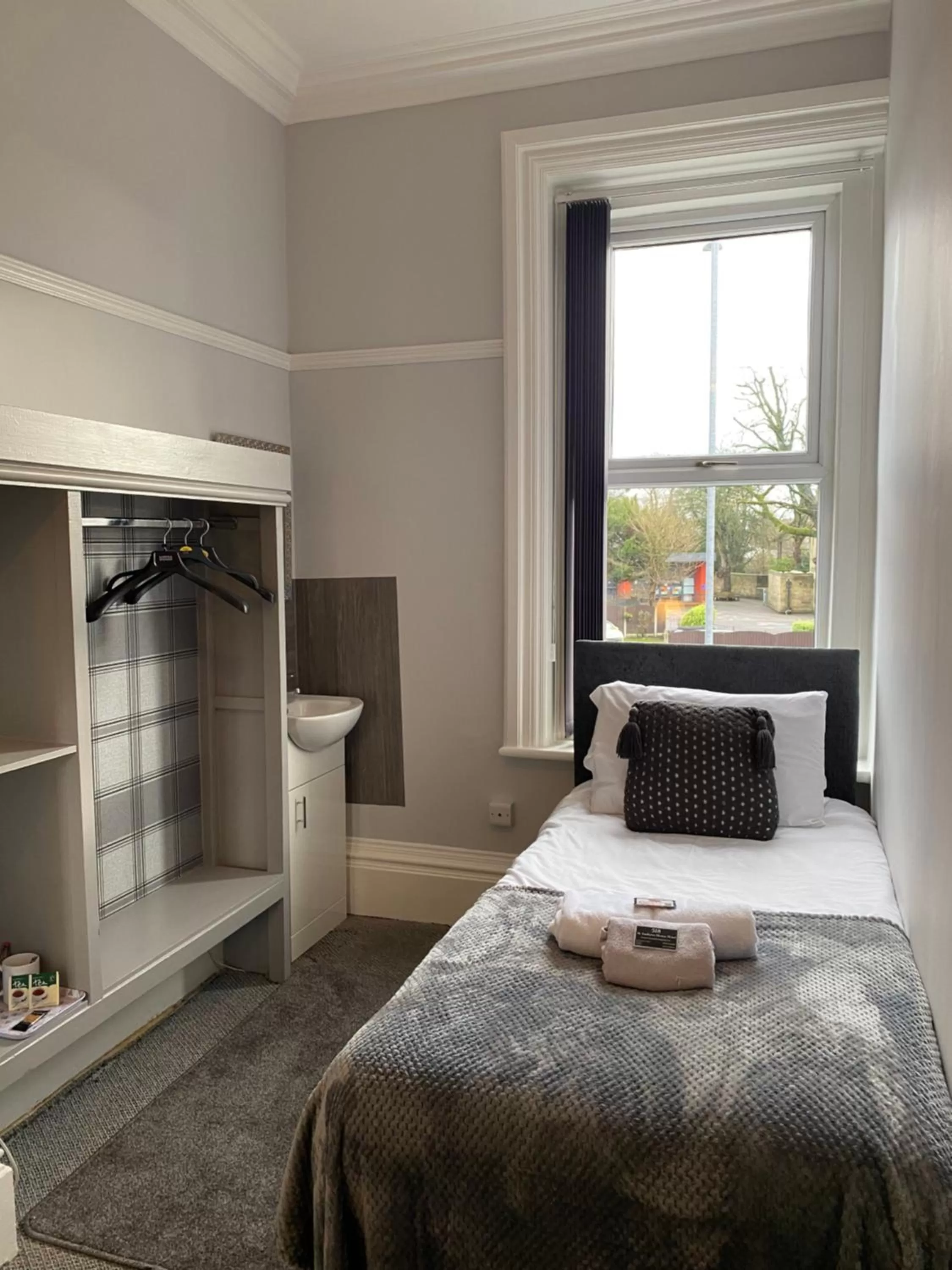 Bedroom, Bed in St Andrews house Hotel