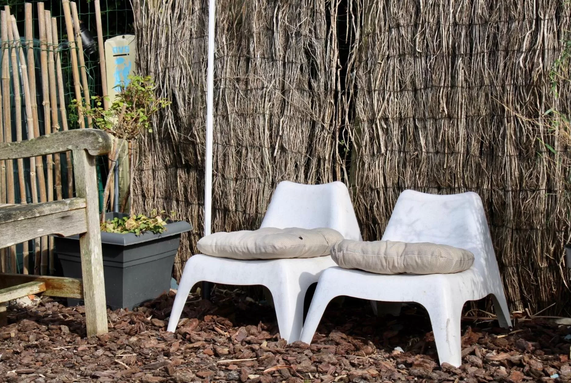 Property building, Seating Area in Studio Art-hill