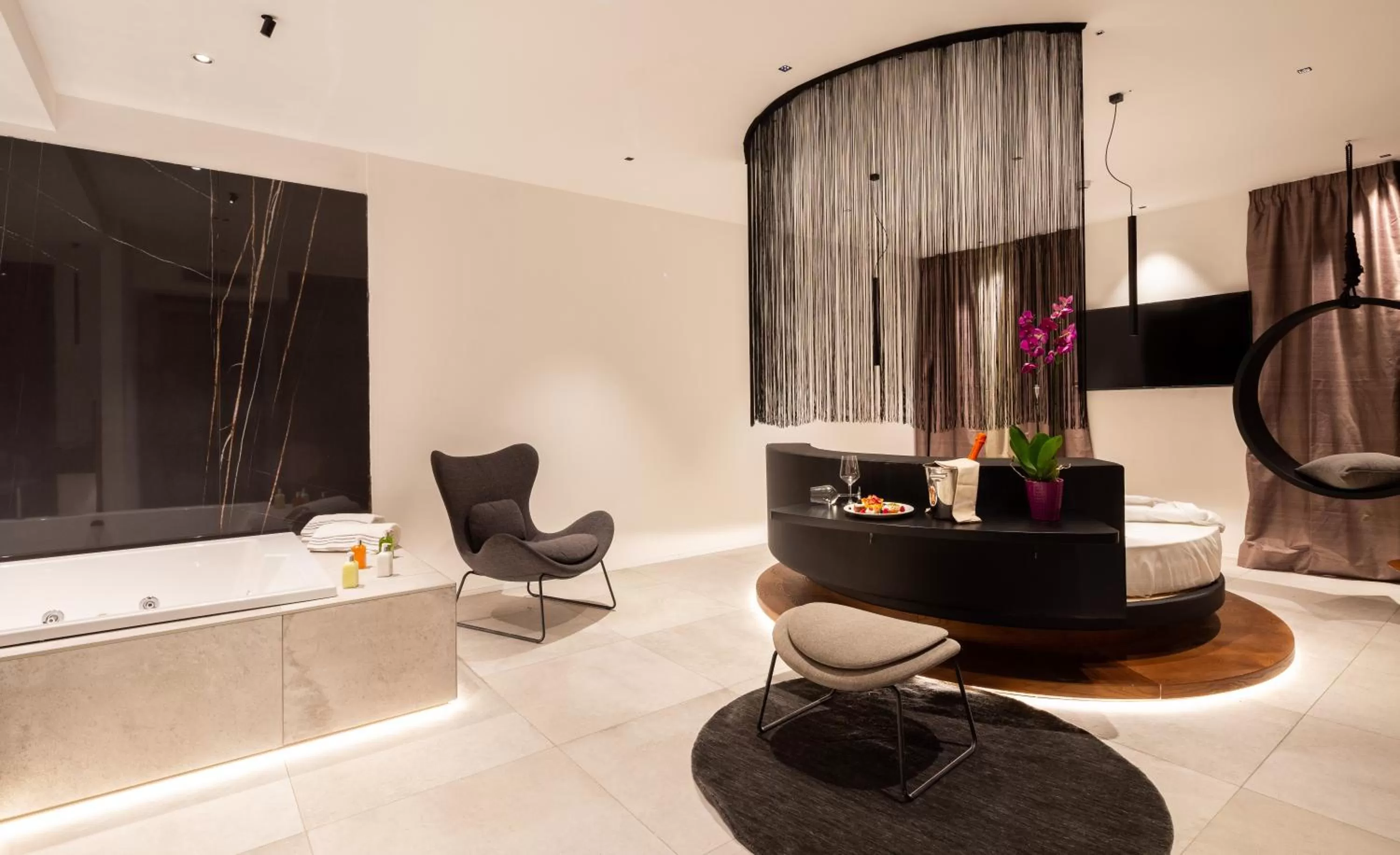 Hot Tub in The Corner Duomo Hotel